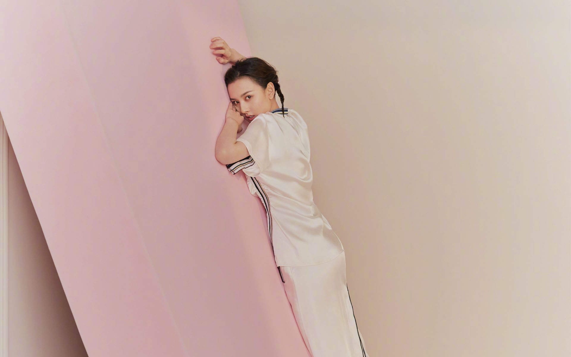 中国北京当代95后女演员宋祖儿时尚芭莎写真图片桌面电脑壁纸图片 中国北京当代95后女演员宋祖儿时尚芭莎写真图片桌面电脑壁纸图片