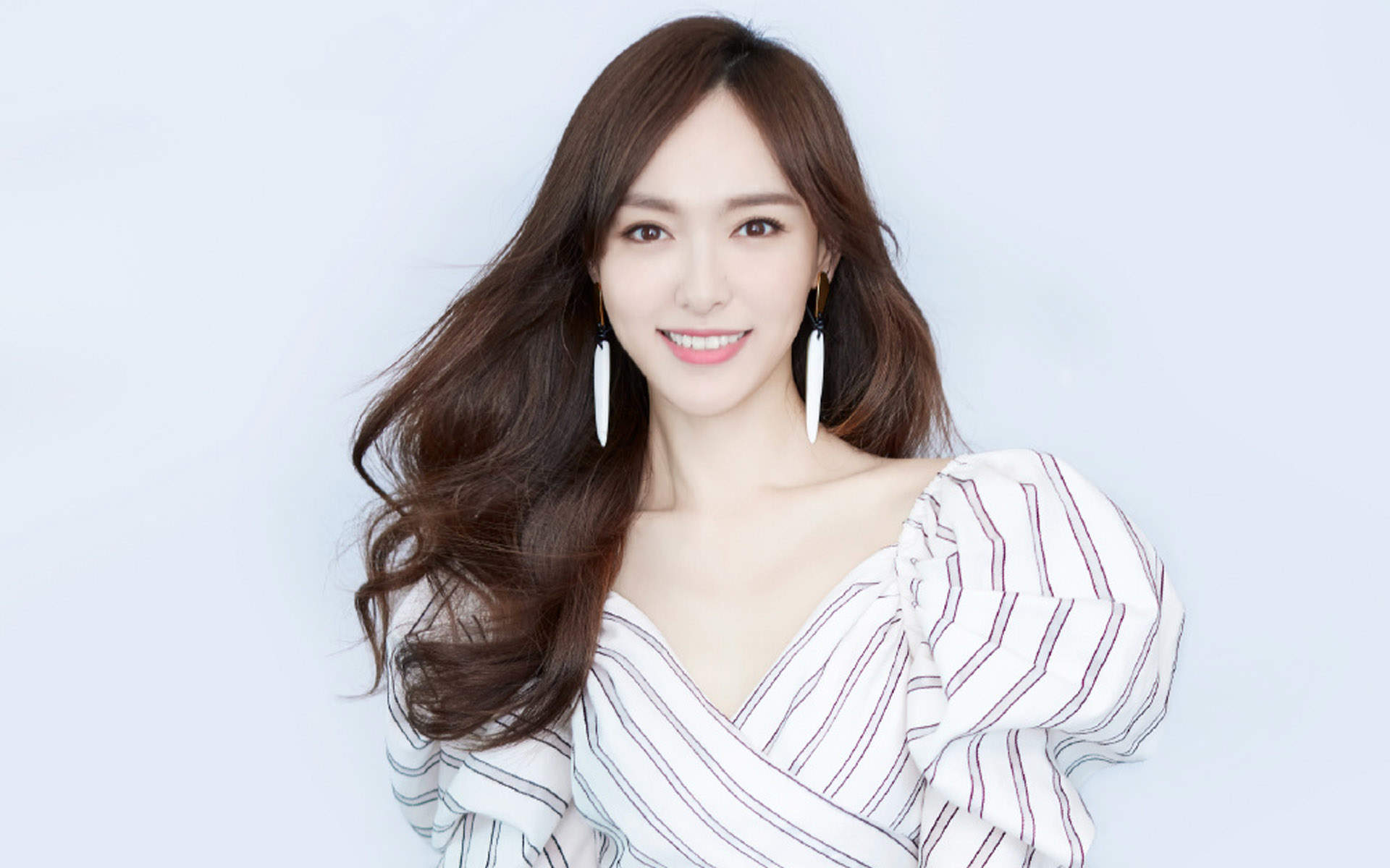 高清中国内地影视上海市女演员唐嫣窦骁《时间都知道》最新剧照图片图片