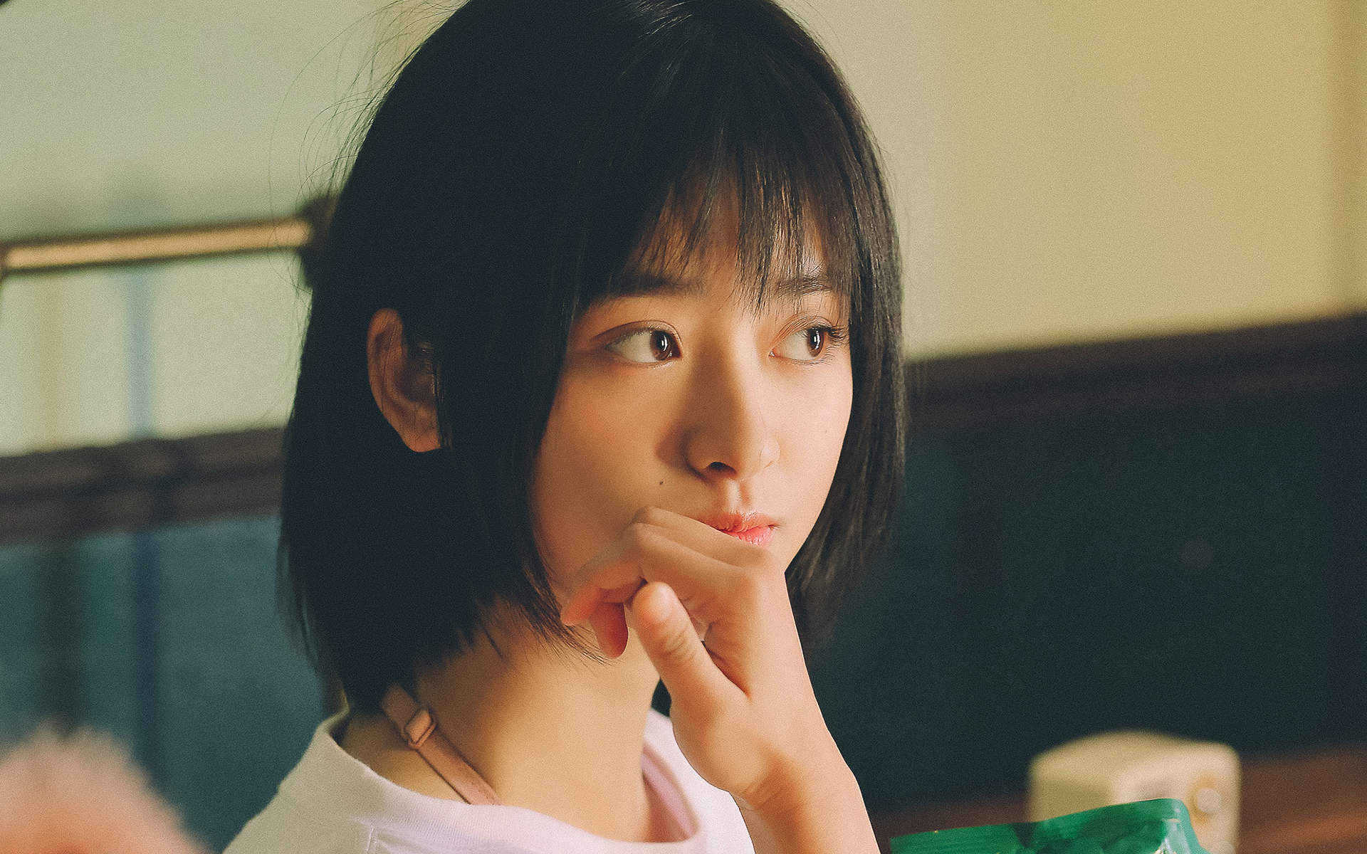 美女沈月图片