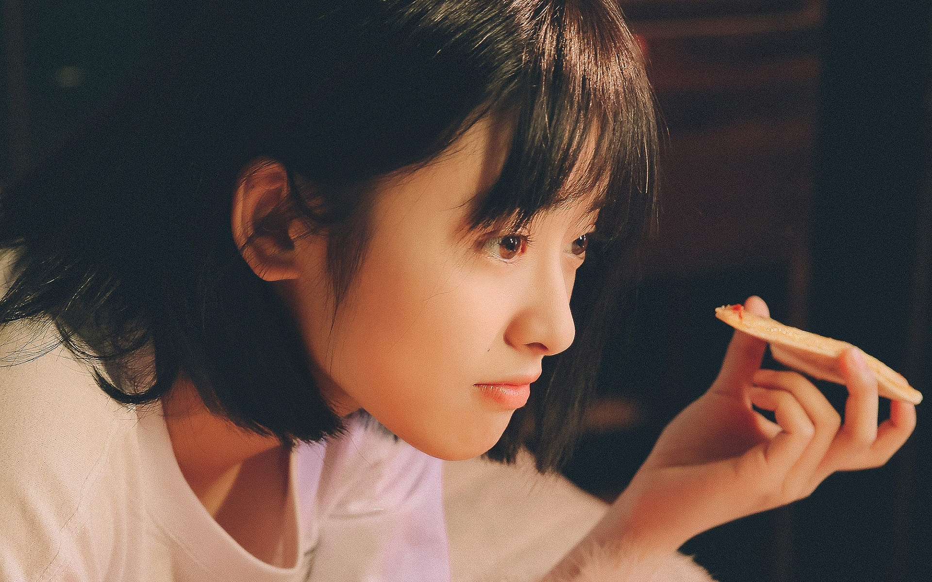 美女沈月图片
