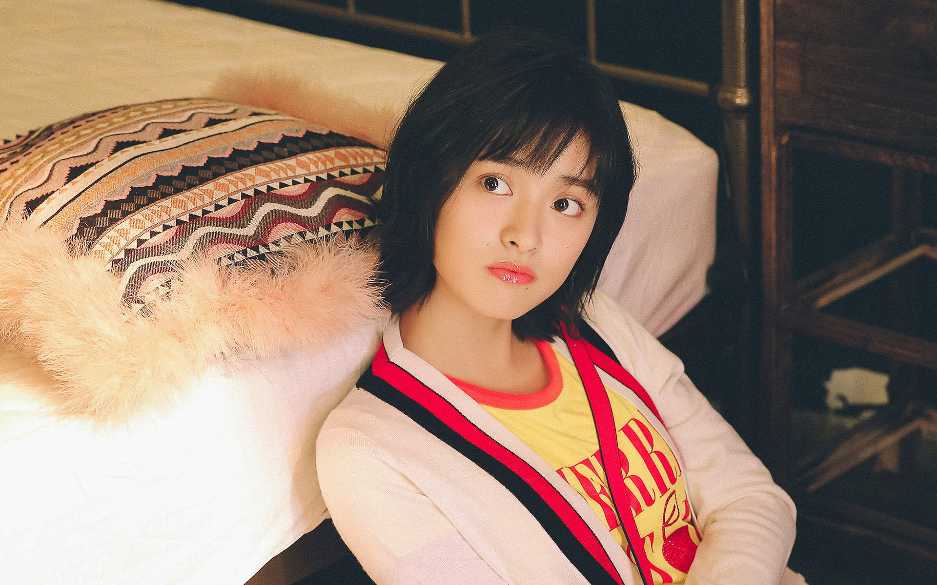 高清美女沈月甜美灵动写真图片手机壁纸图片
