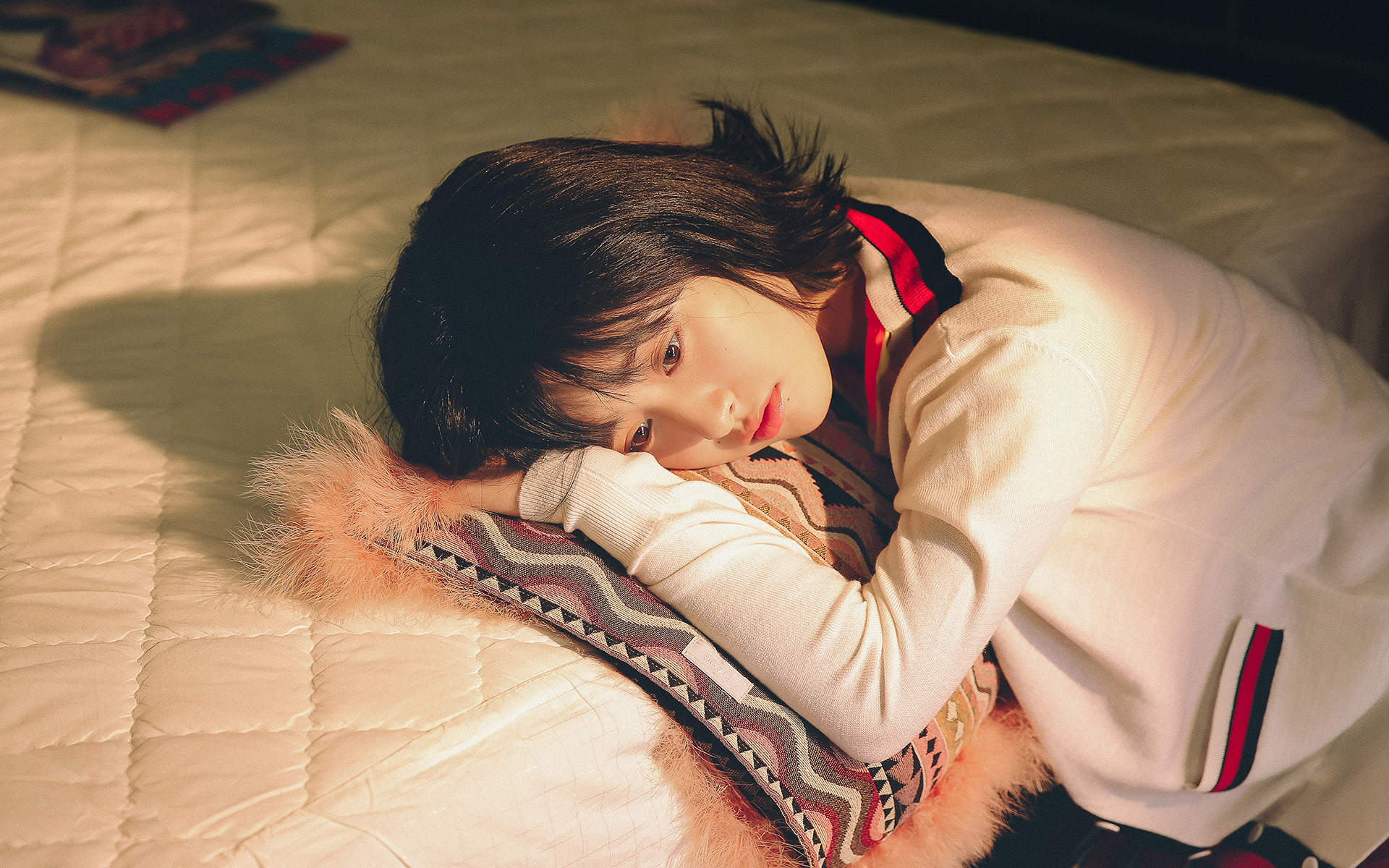 高清美女沈月甜美灵动写真图片手机壁纸图片