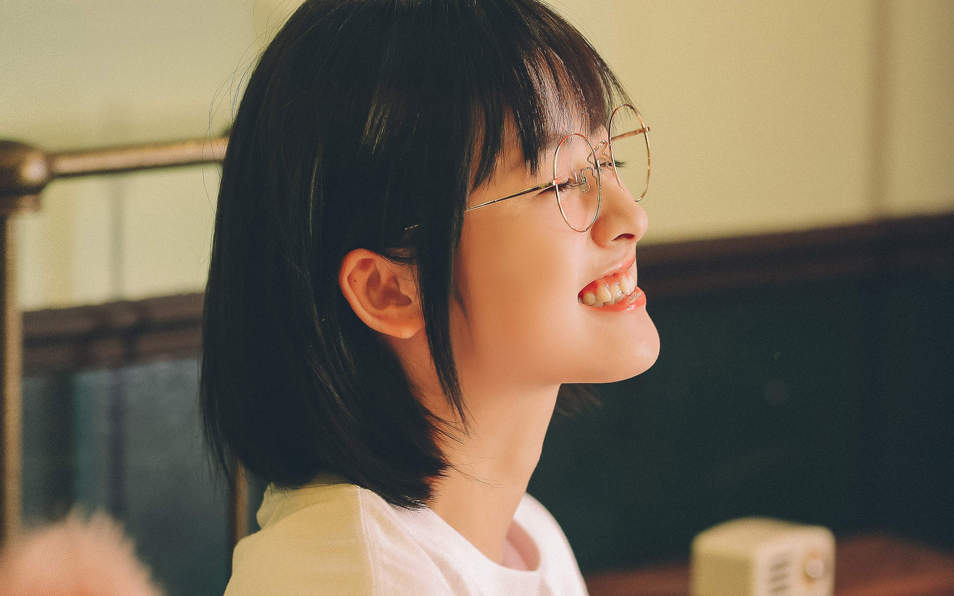 高清美女沈月甜美灵动写真图片手机壁纸图片