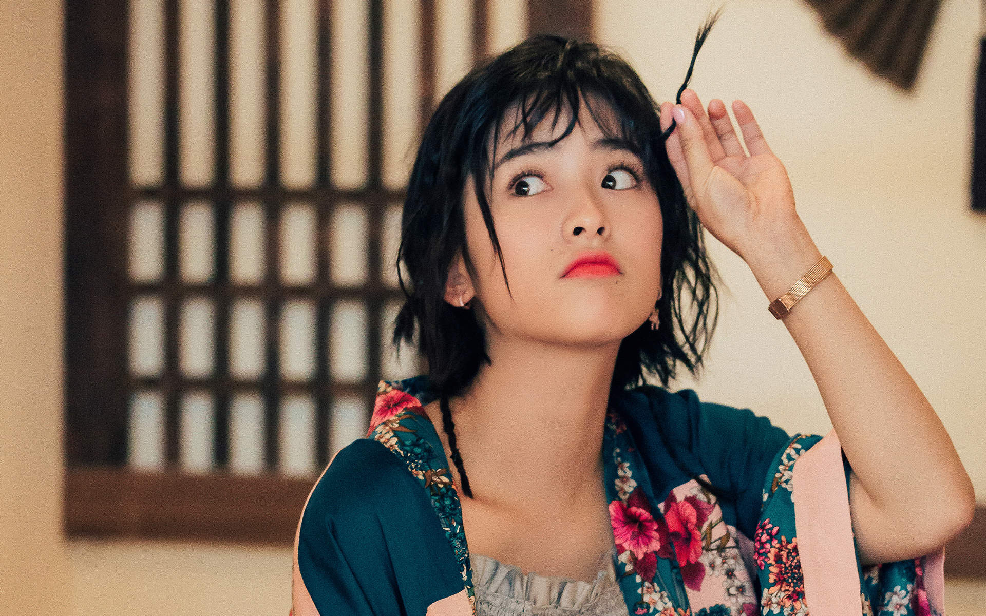 高清美女沈月甜美灵动写真图片手机壁纸图片