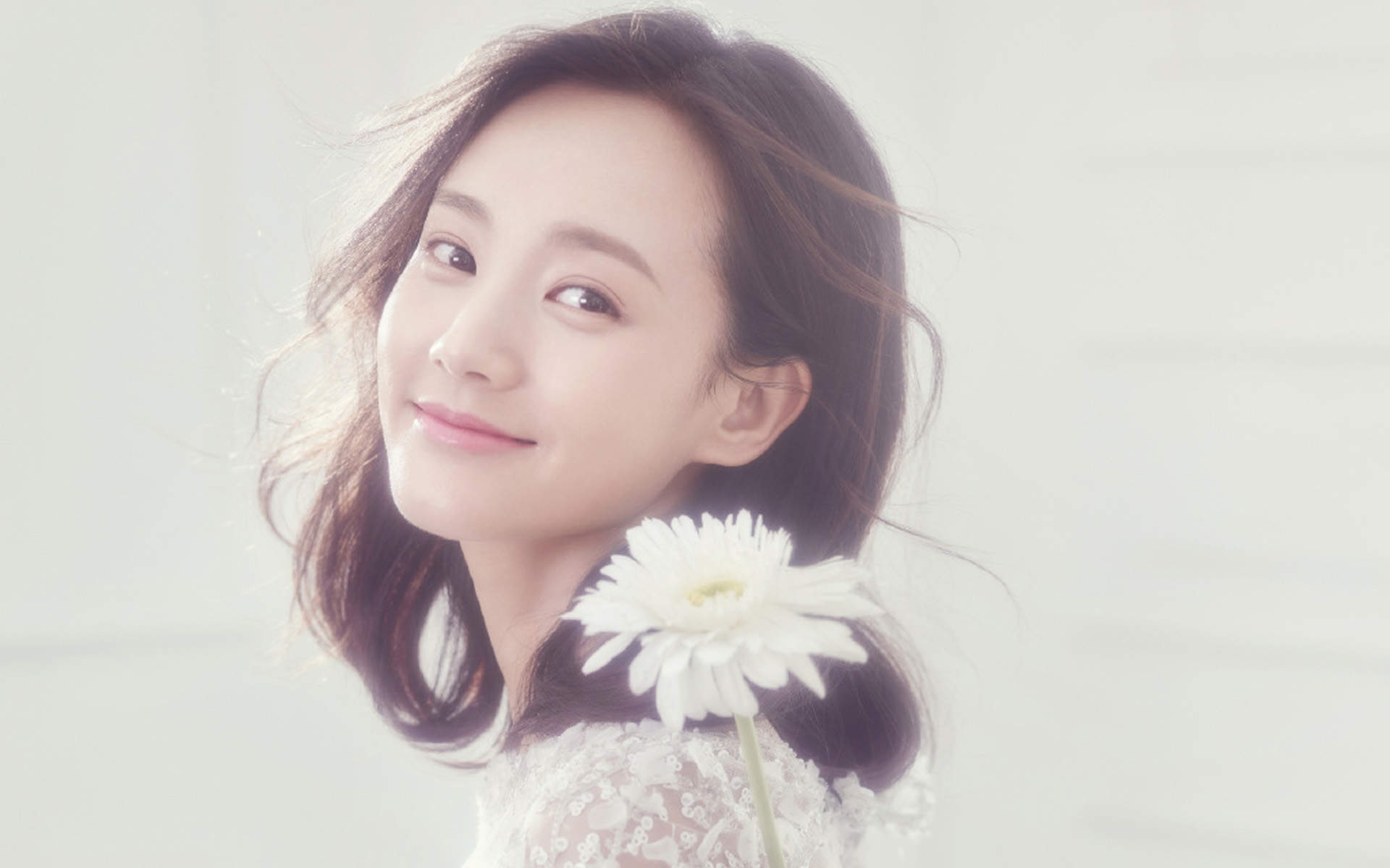 高清中国内地山东济南女演员李一桐Q清纯小公主白裙明星美女写真图片图片