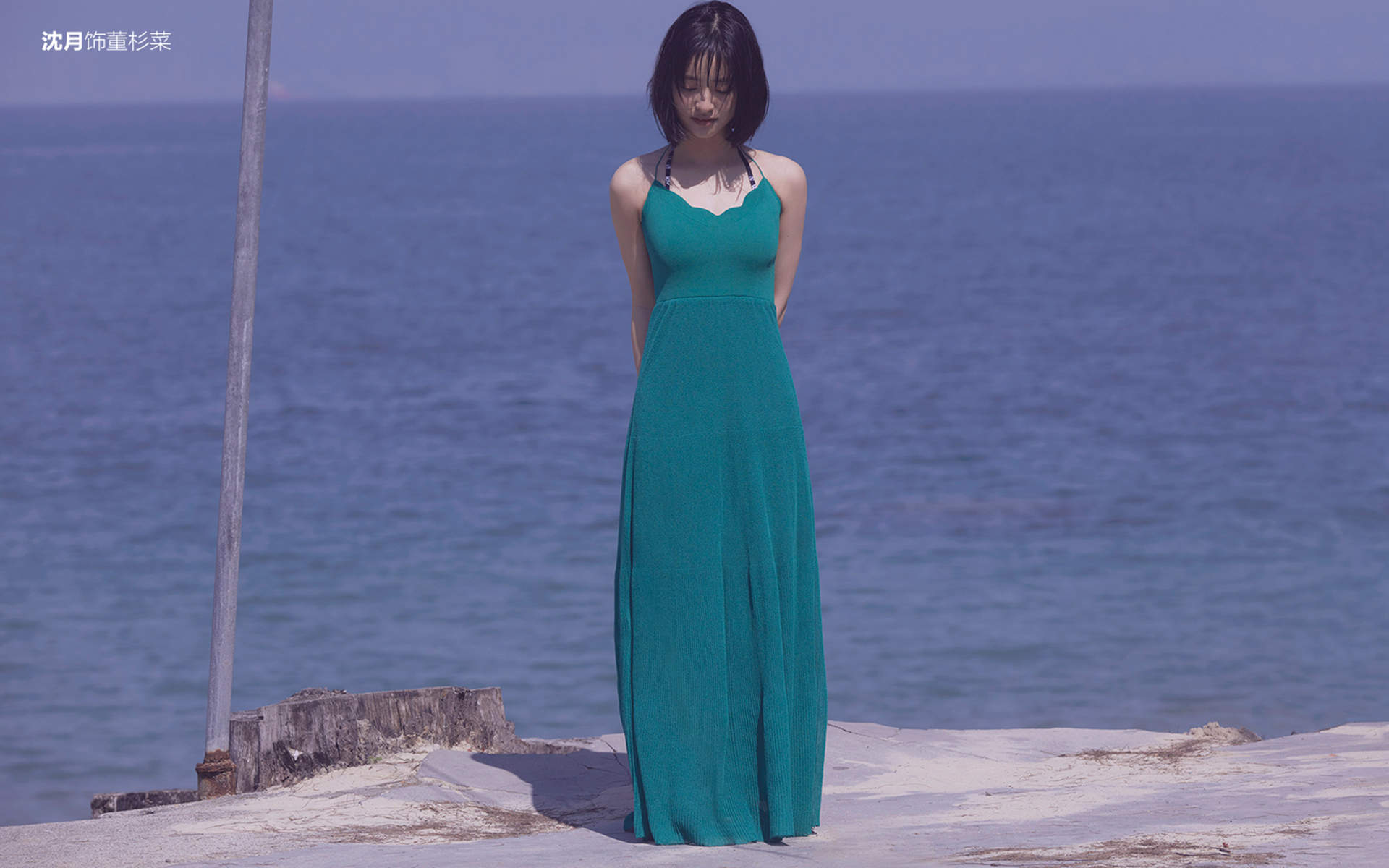轻熟女安以轩最新写真图片 置身花园尽显优雅气质图片