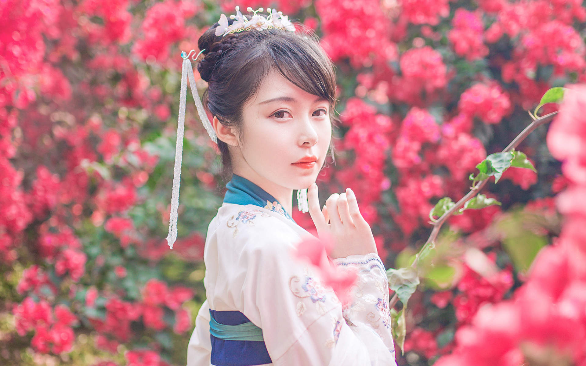 花树下的汉服美女清纯靓丽如花似玉写真图片图片