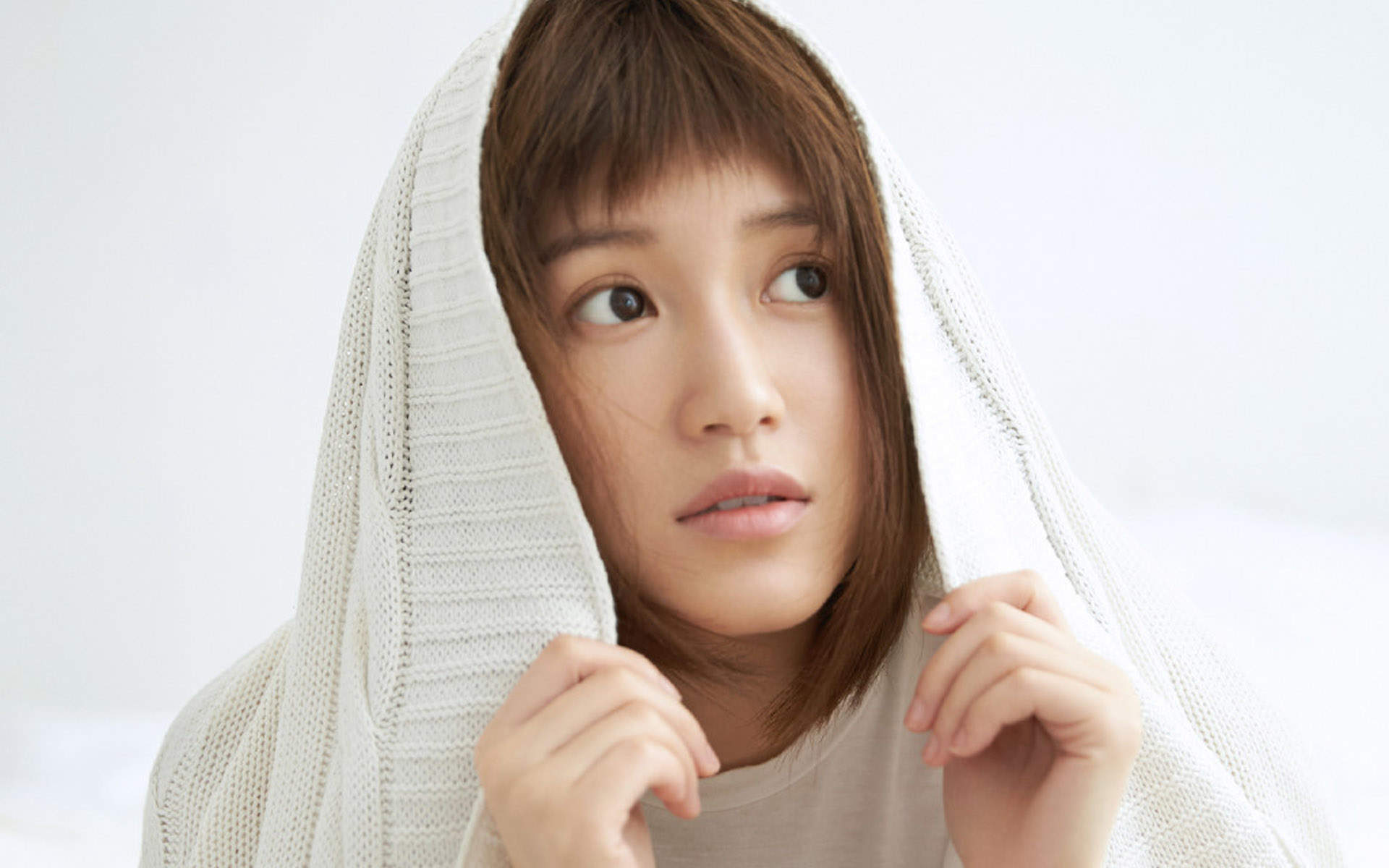 高清湖南衡阳美女气质美女苏青白色系珠宝写真图片图片