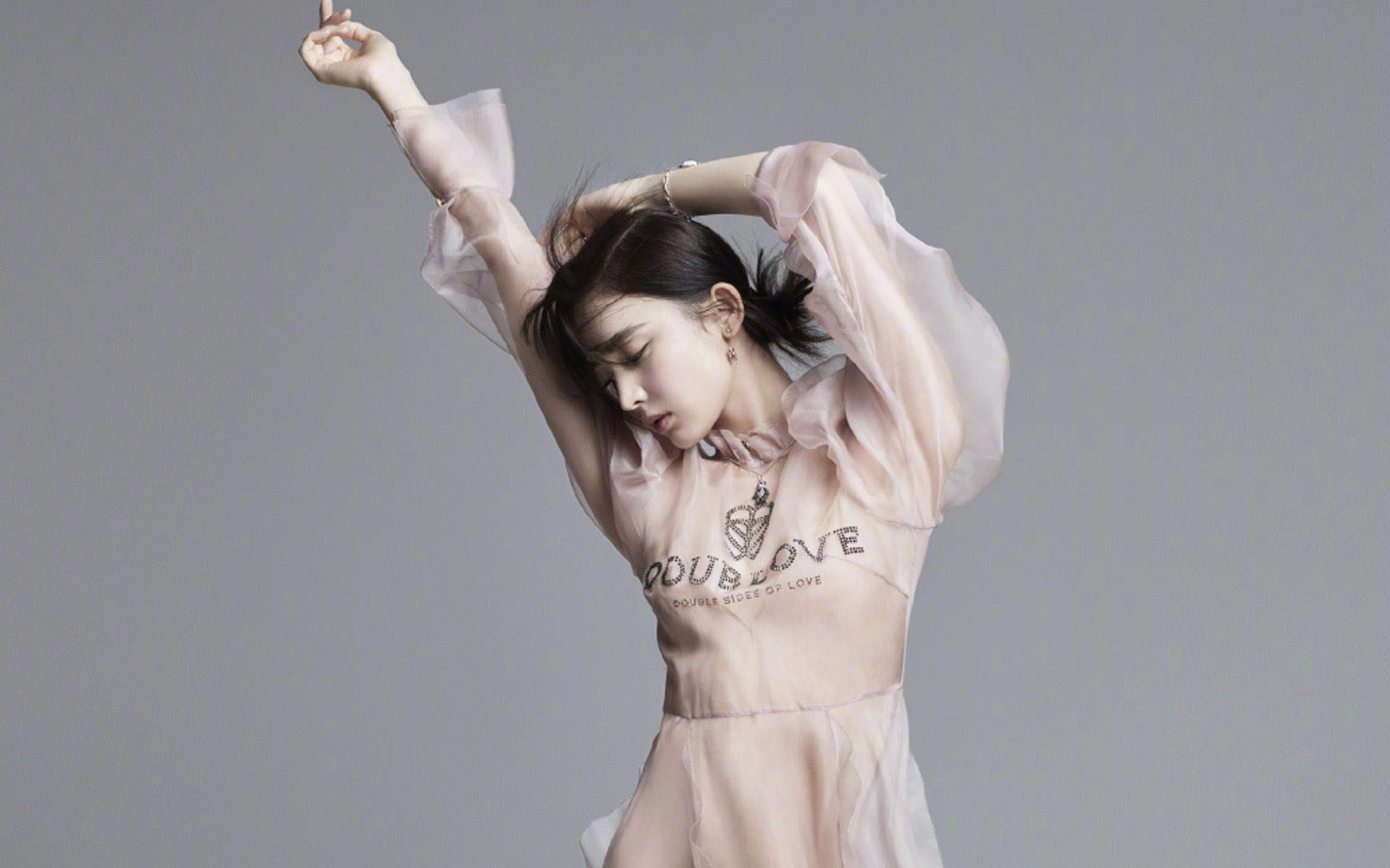 中国内地新疆乌鲁木齐市影视女演员古力娜扎清秀写真手机壁纸图片 中国内地新疆乌鲁木齐市影视女演员古力娜扎清秀写真手机壁纸图片