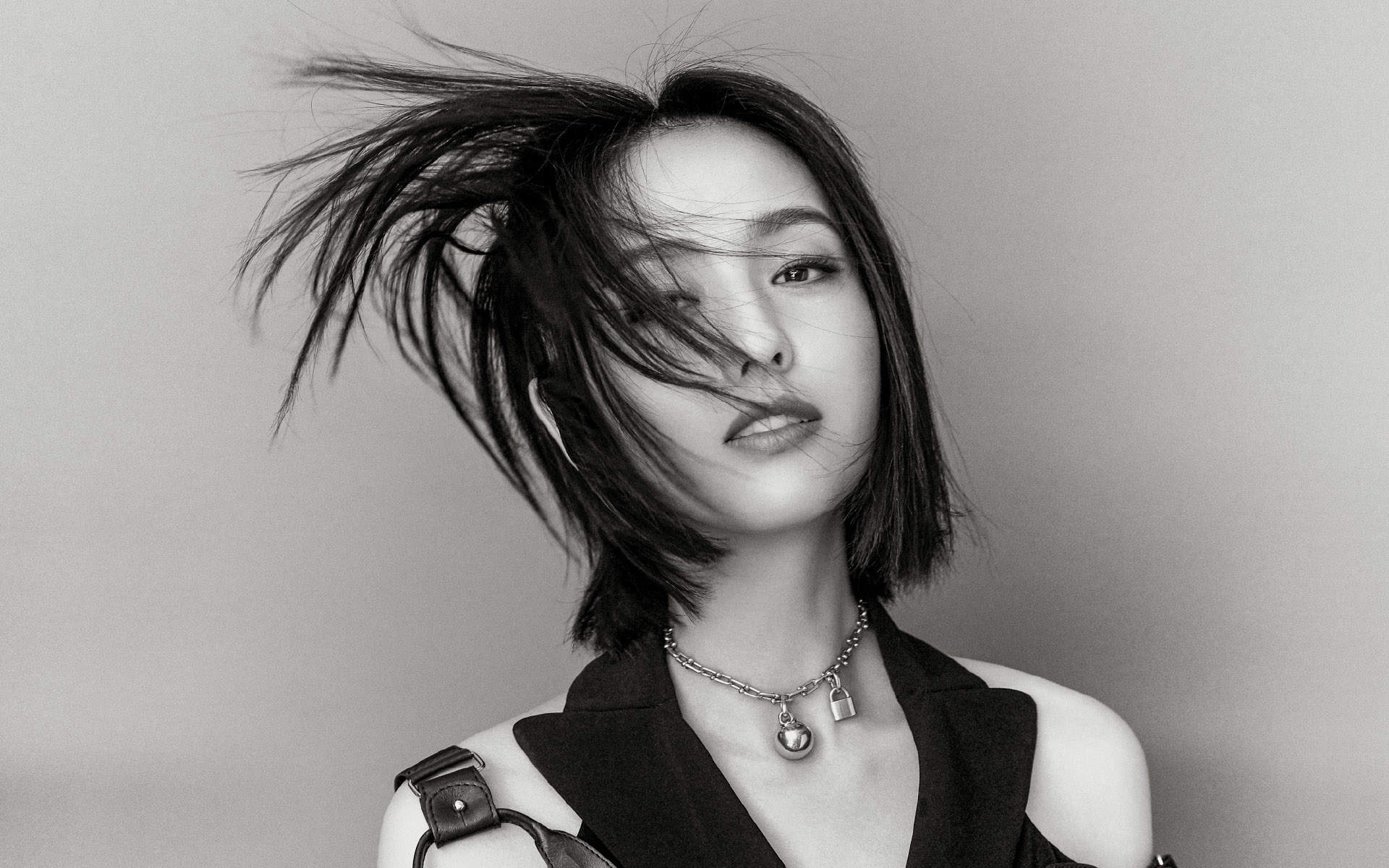 高清中国内地新疆伊犁影视女演员佟丽娅性感写真高清桌面电脑壁纸图片