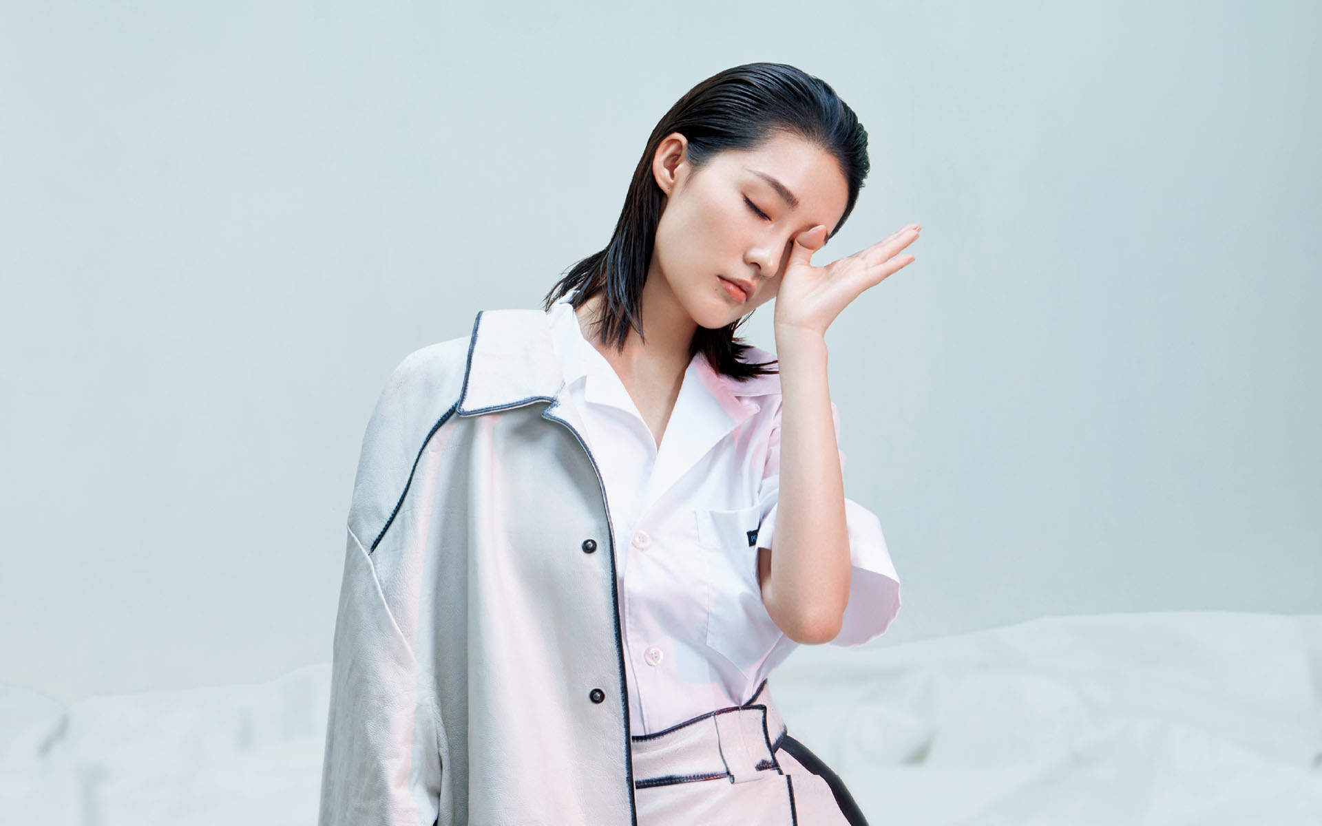 中国内地江苏省苏州市影视女演员李沁黑白长裙性感写真图片图片