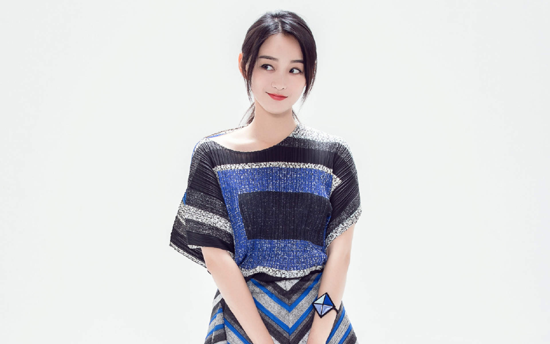 高清中国内地女演员平面模特何泓姗性感迷人写真图片图片