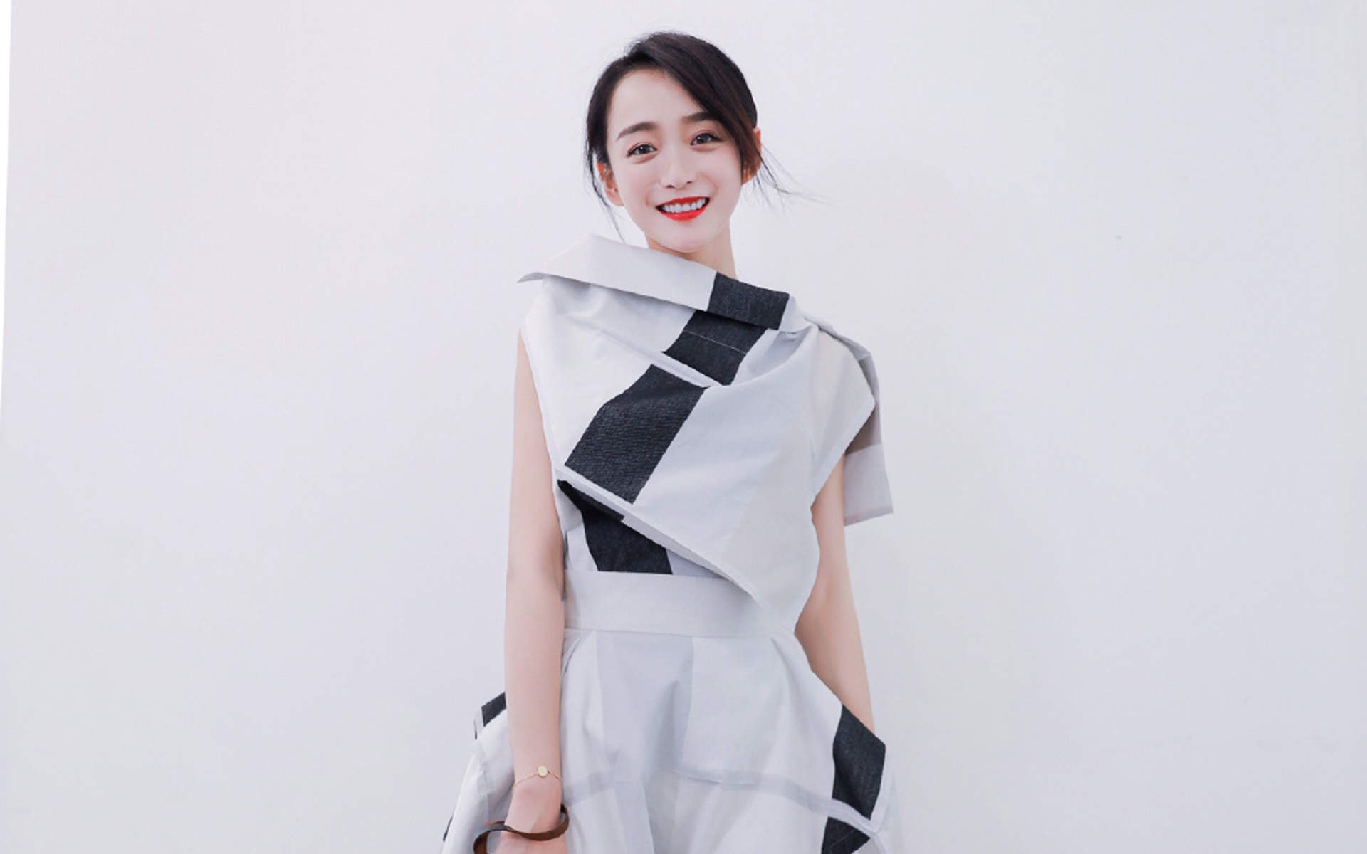 高清中国内地女演员平面模特何泓姗性感迷人写真图片图片