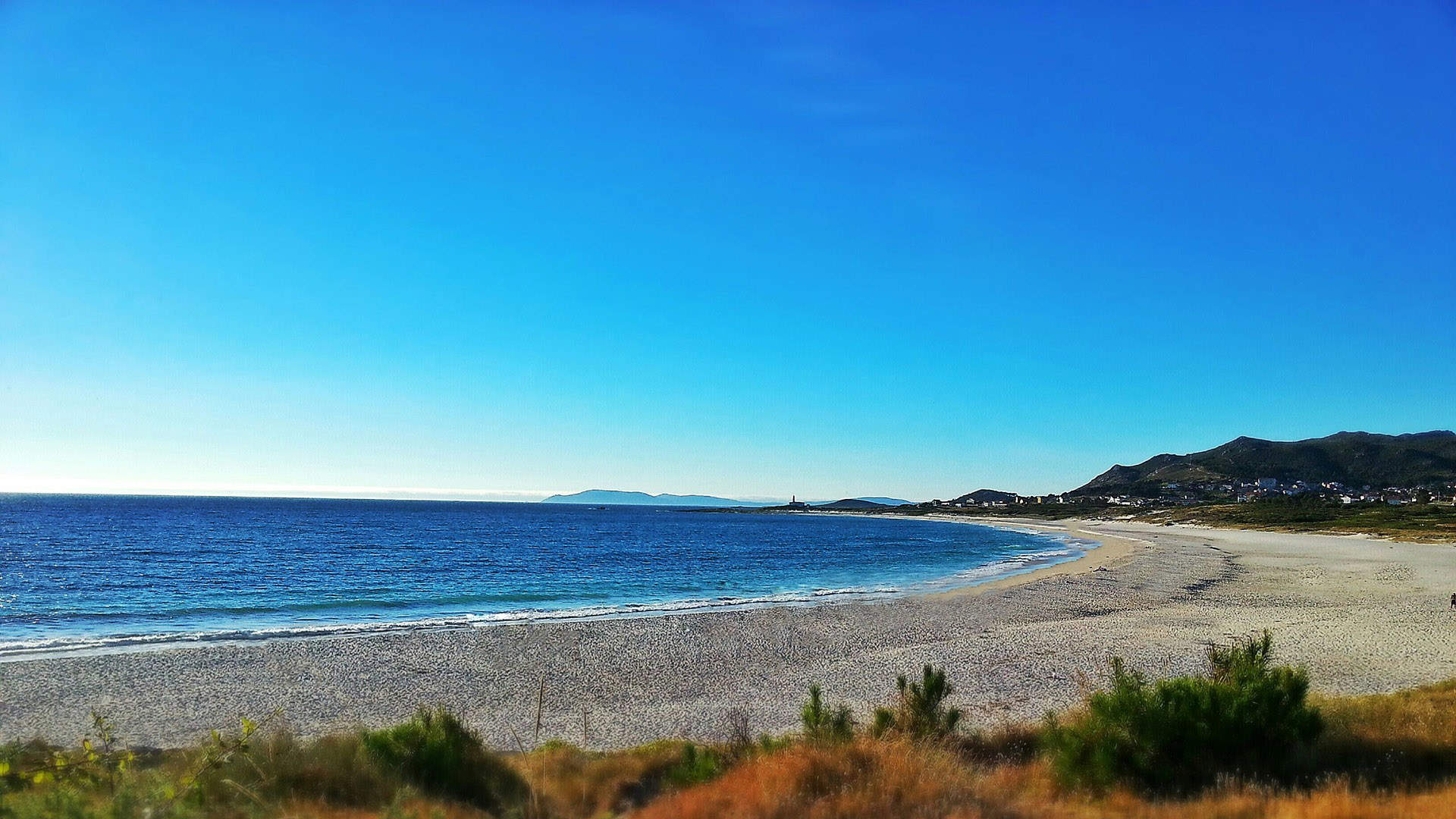 优美的蓝色大海风景桌面壁纸图片
