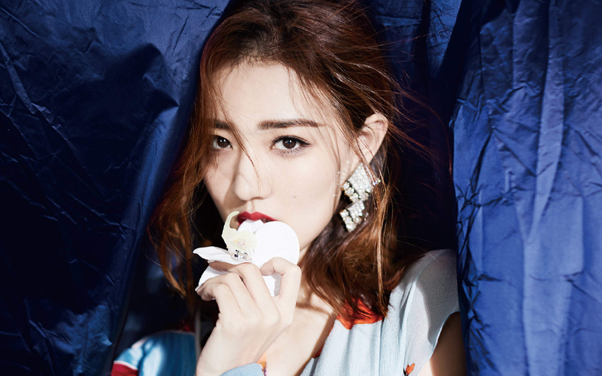 中国内地内蒙古呼和浩特女演员徐璐性感牛仔连体装时尚写真高清图片图片