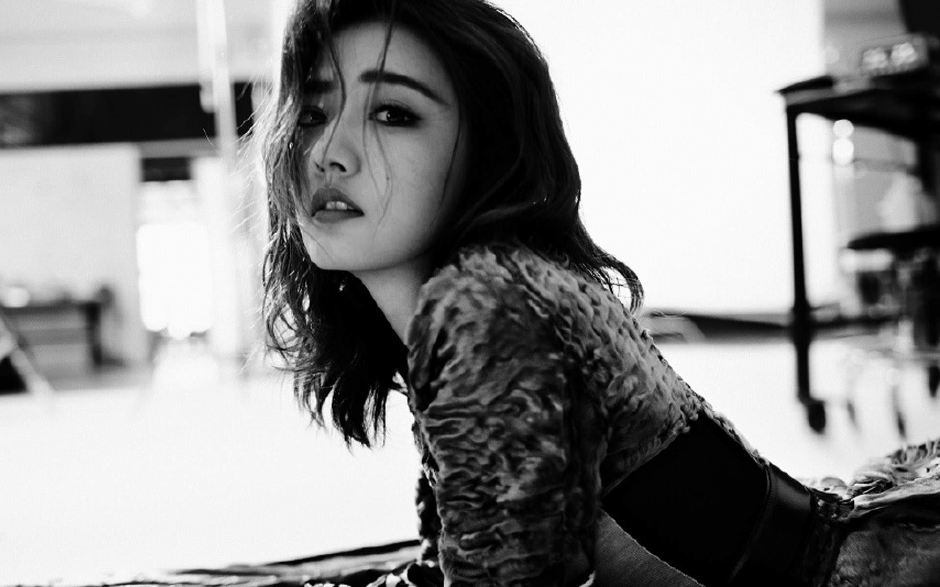 中国内地内蒙古呼和浩特女演员徐璐性感牛仔连体装时尚写真高清图片图片
