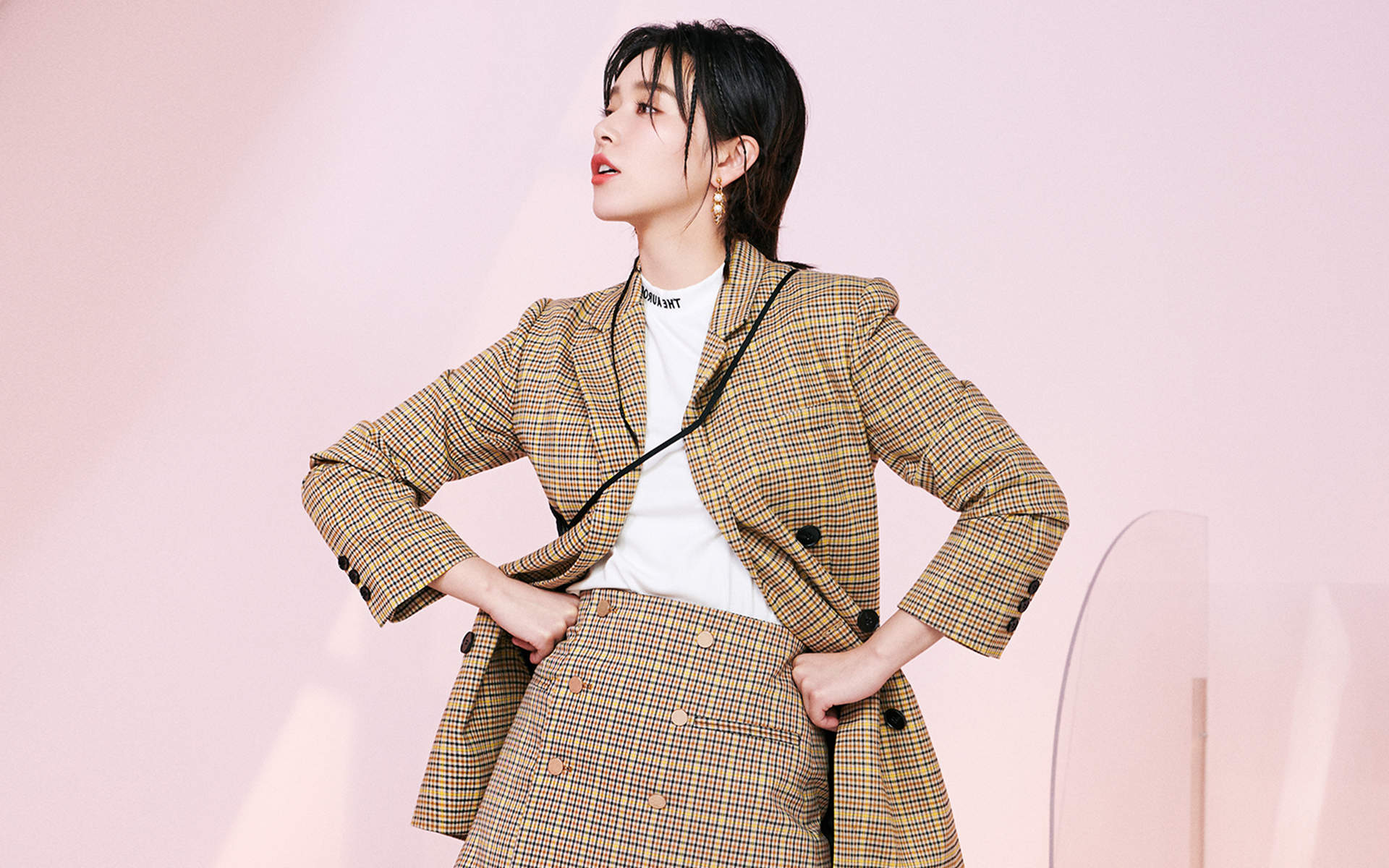 高清中国内地代黑龙江省哈尔滨新生女演员阚清子眼眸动人清新性感时尚大气艺术写真图片图片