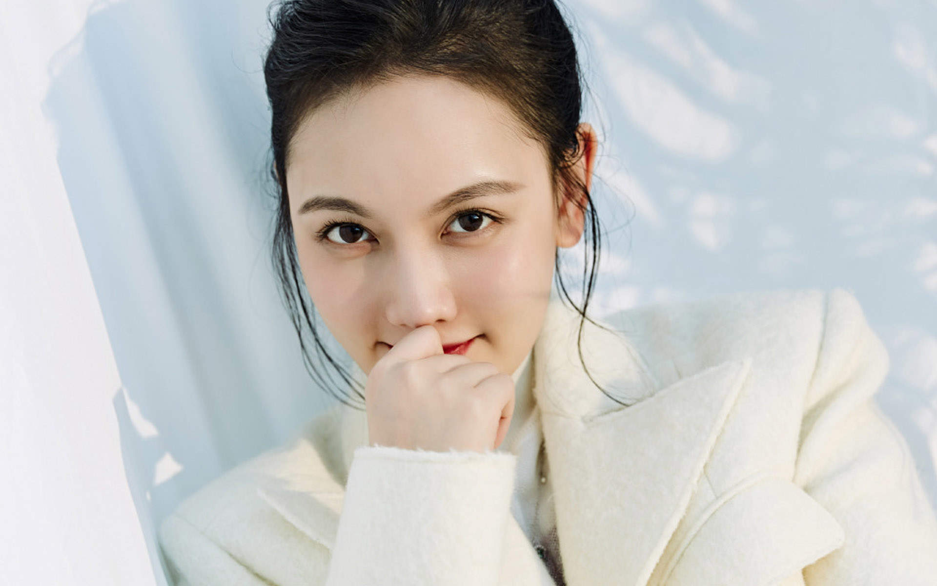 内地重庆渝中女演员孙骁骁甜美灵动时尚写真大片图片