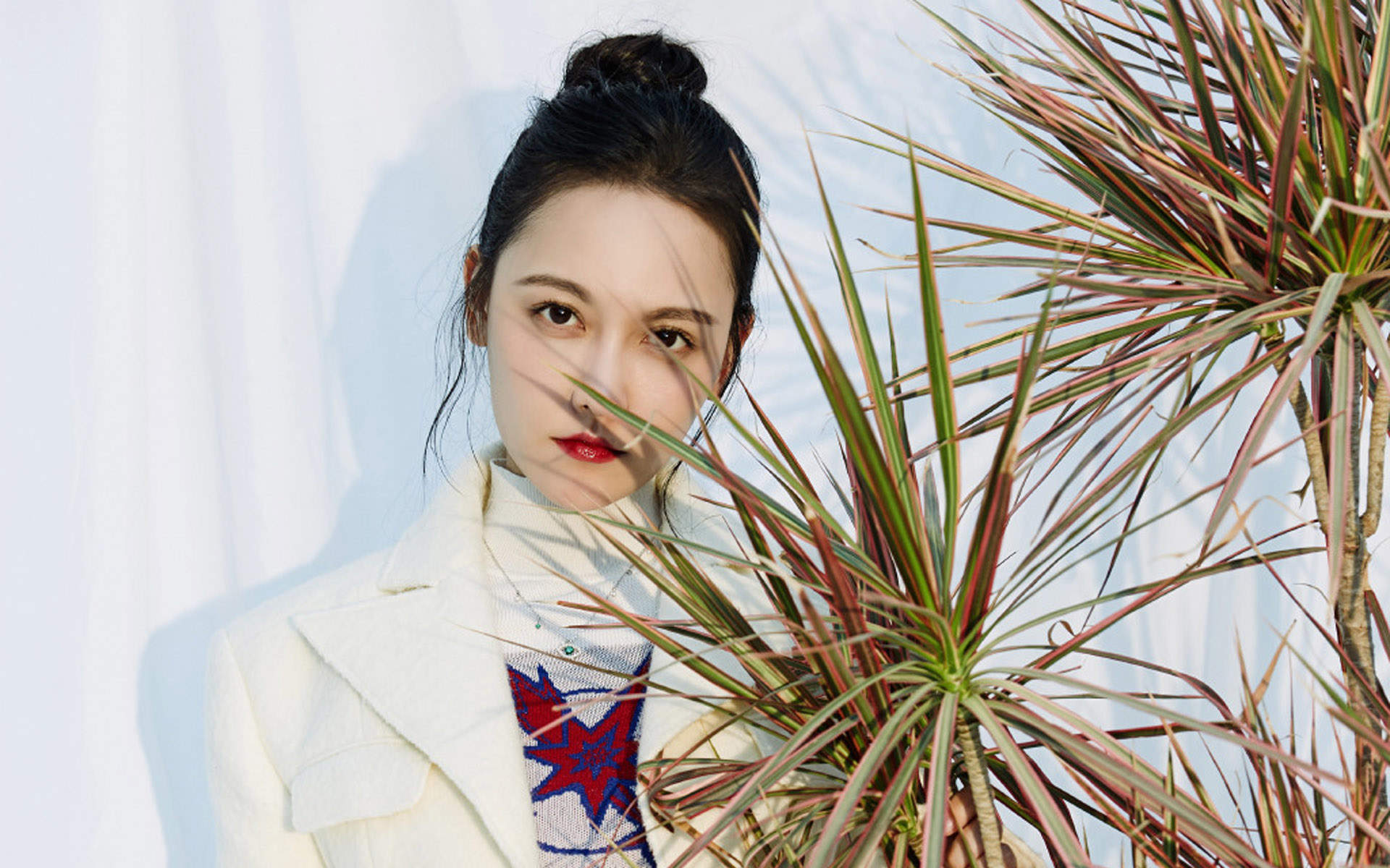 内地重庆渝中女演员孙骁骁甜美灵动时尚写真大片图片