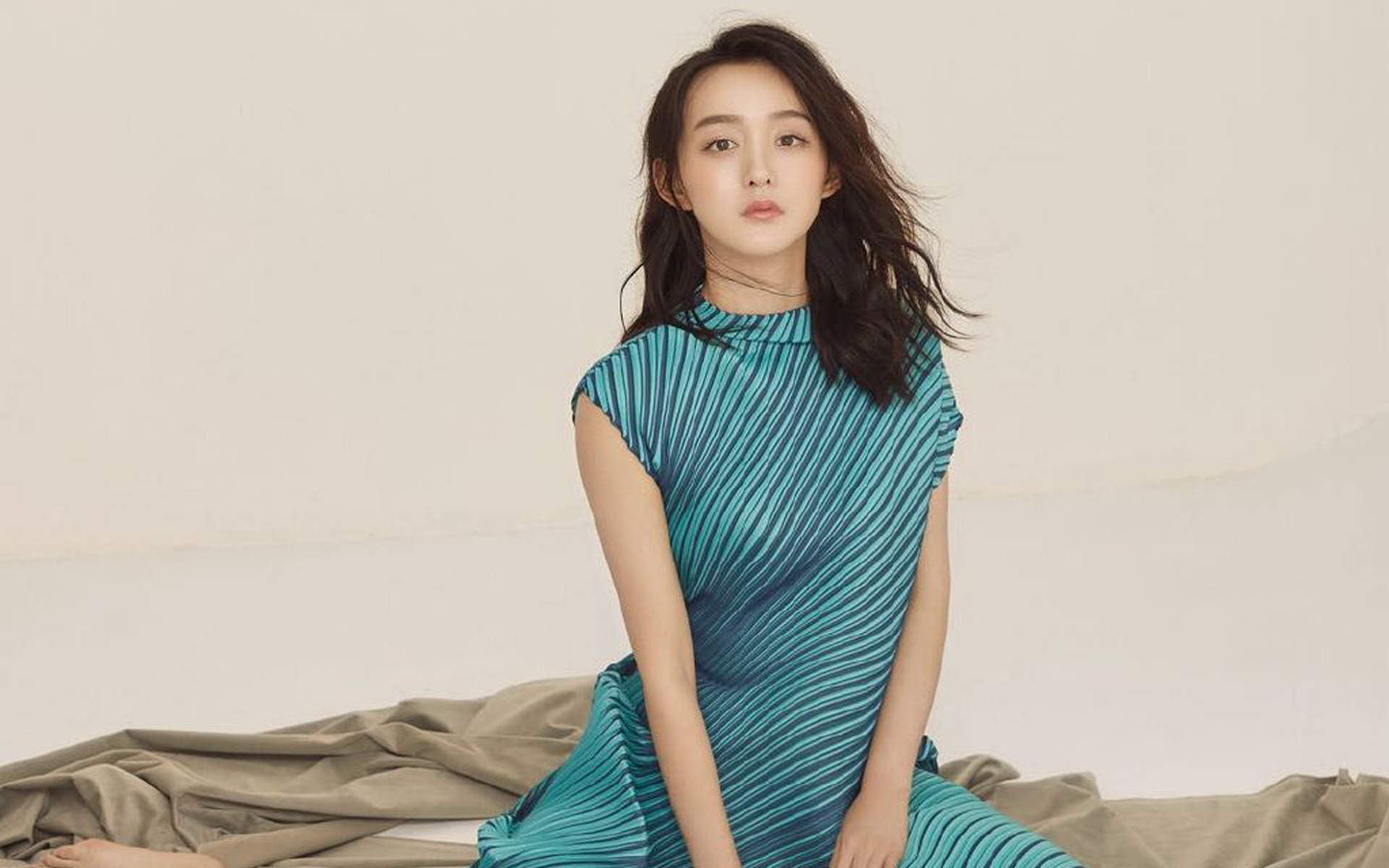 高清中国内地女演员平面模特何泓姗性感迷人写真图片图片