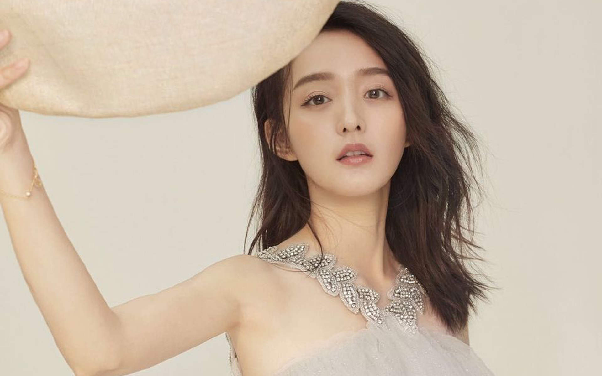 高清中国内地女演员平面模特何泓姗性感迷人写真图片图片