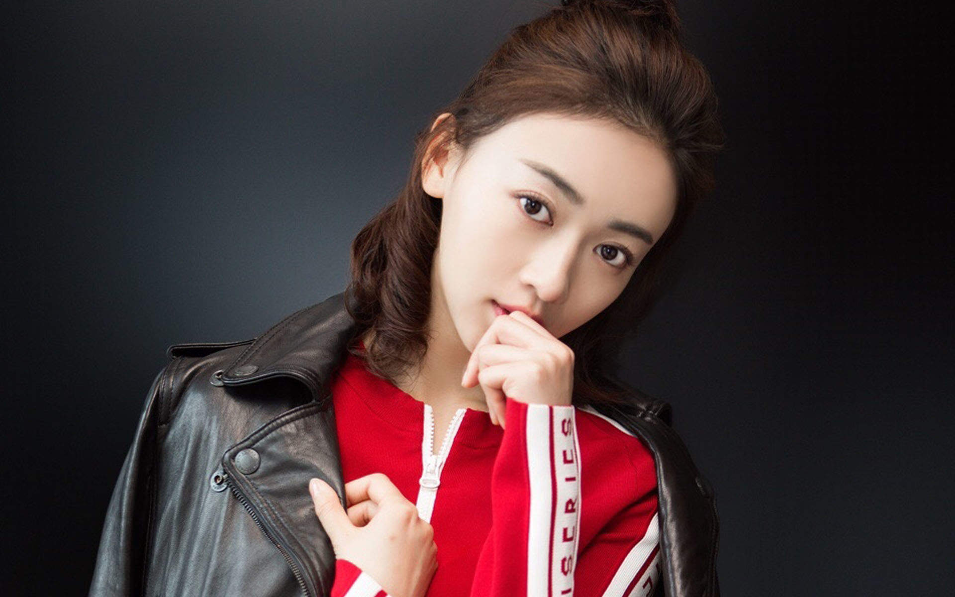 高清中国内地北京人影视女演员吴谨言夏日清甜写真图片图片
