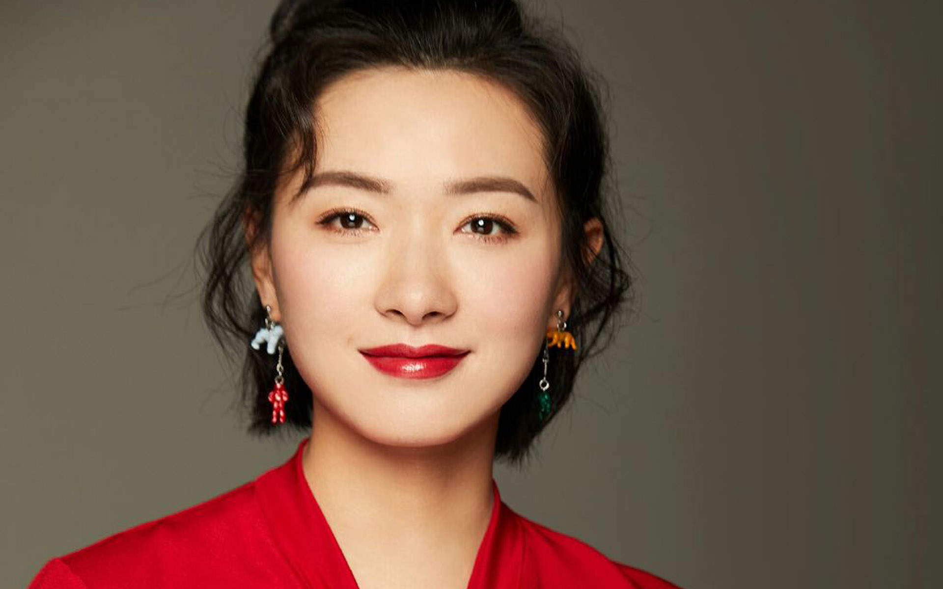 湖南省益阳市赫山女演员万茜优雅大气迷人写真图片电脑壁纸图片