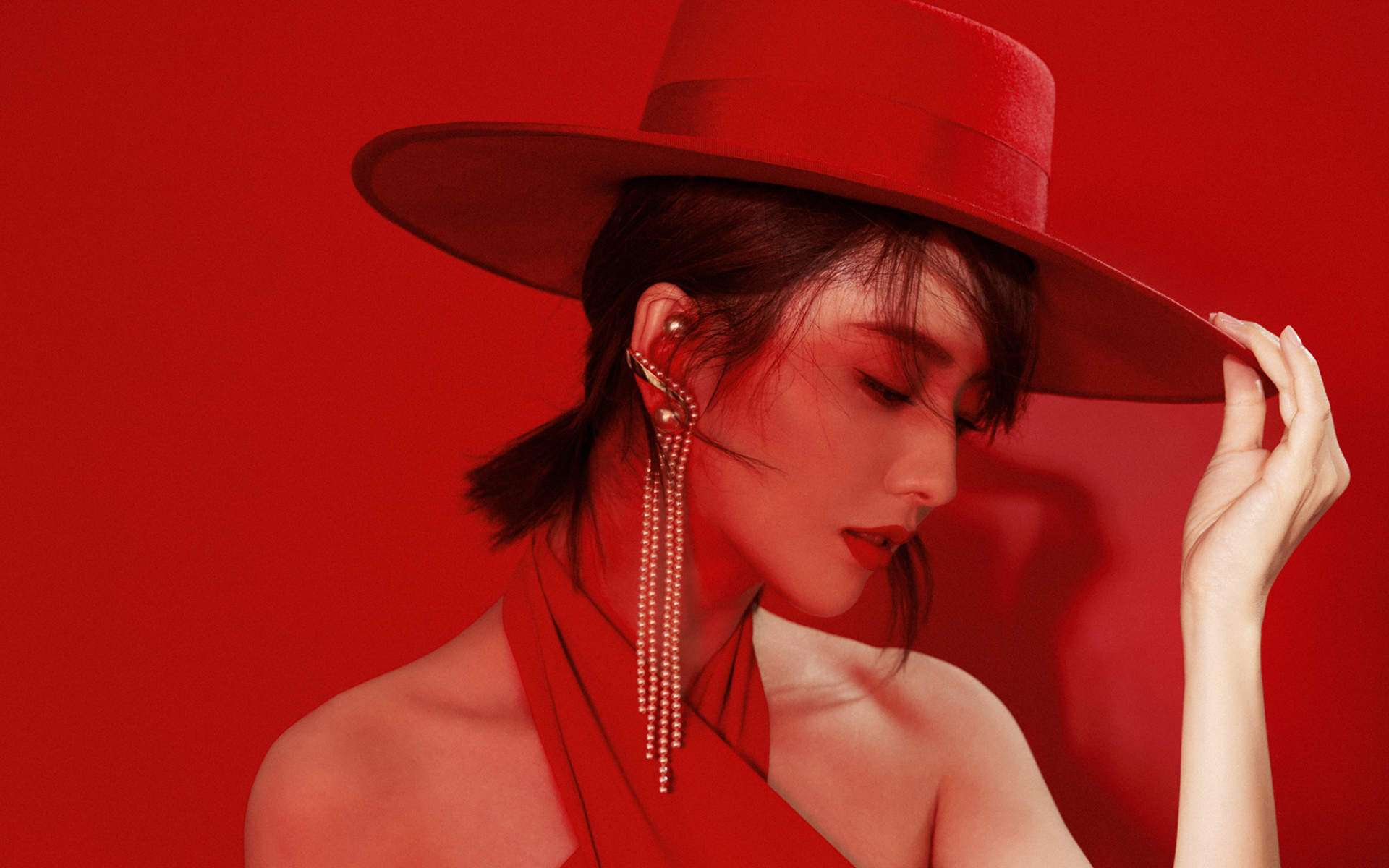 高清中国内地新疆伊犁影视女演员佟丽娅时尚写真高清电脑桌面壁纸图片