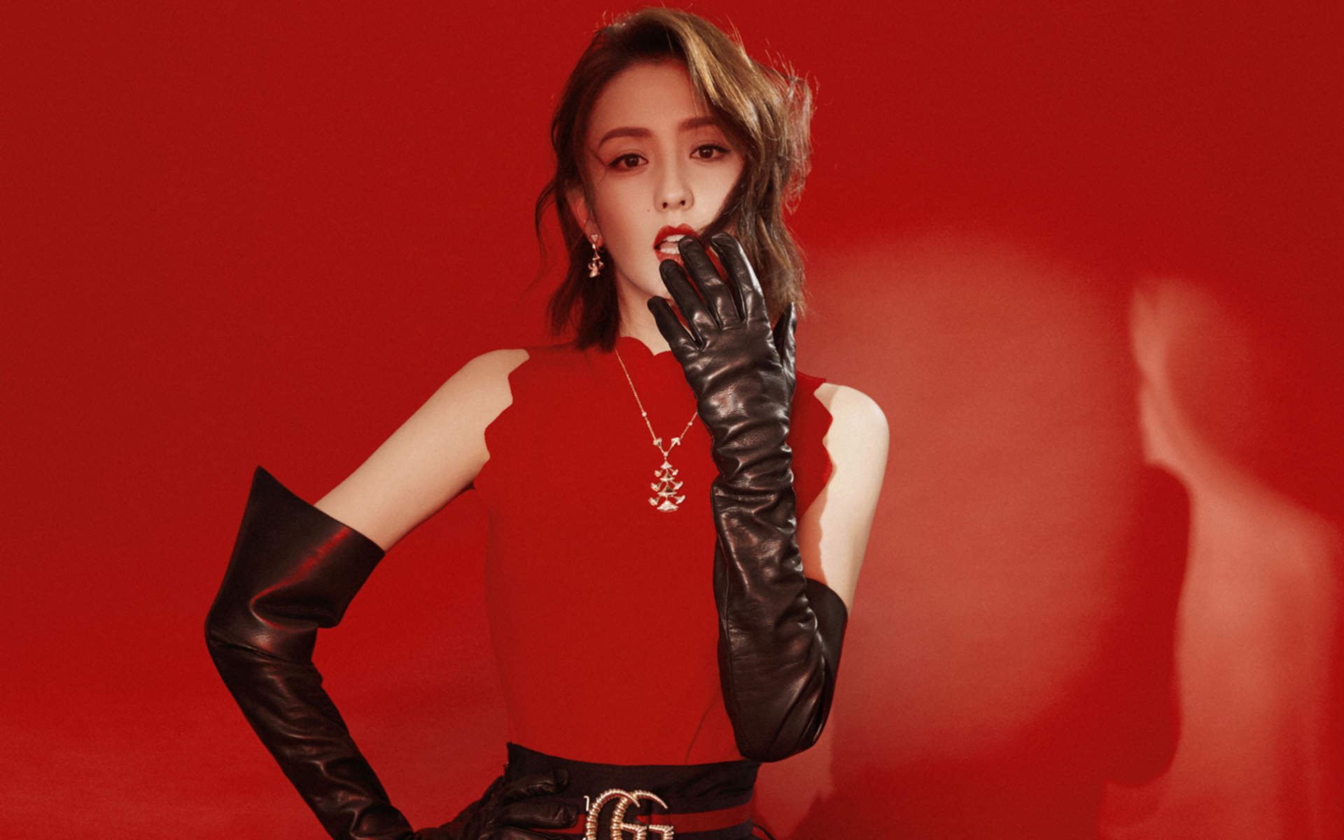 高清中国内地新疆伊犁影视女演员佟丽娅美艳性感高清桌面壁纸图片