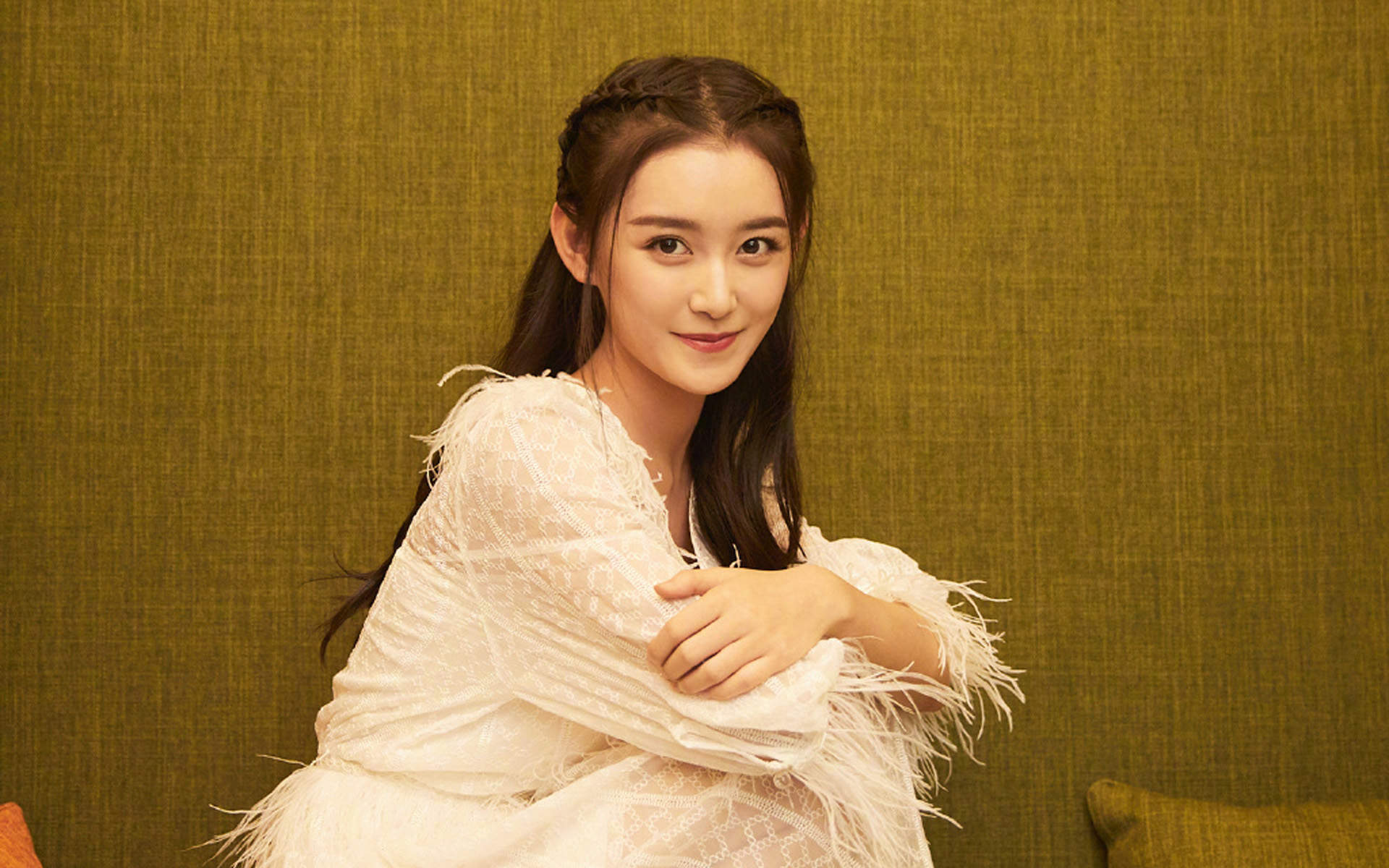 蒋依依仙气白裙清纯高清桌面壁纸图片
