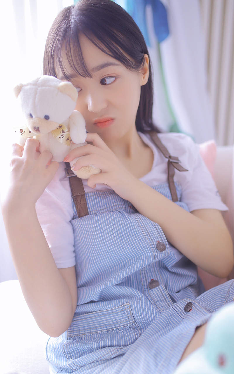 床上美女图片