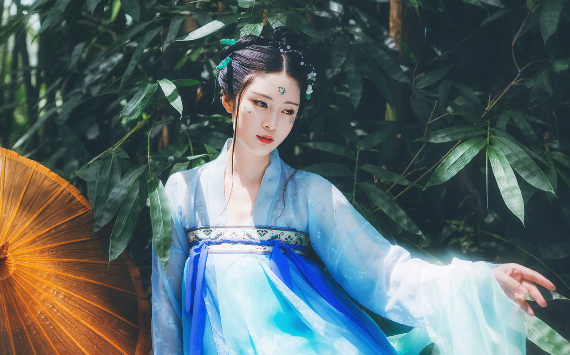唯美清新汉服美女摄影《春词》图片