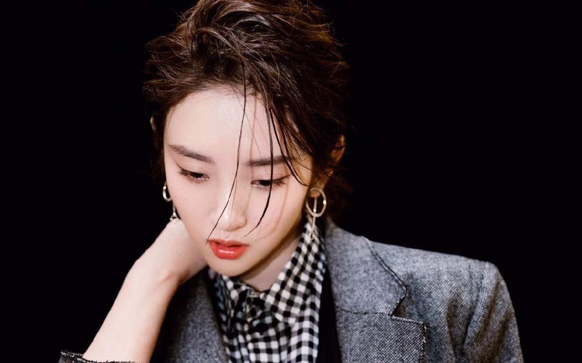 高清中国内地四川女演员唐艺昕湿发吊带裙性感写真图片图片 高清中国内地四川女演员唐艺昕湿发吊带裙性感写真图片图片