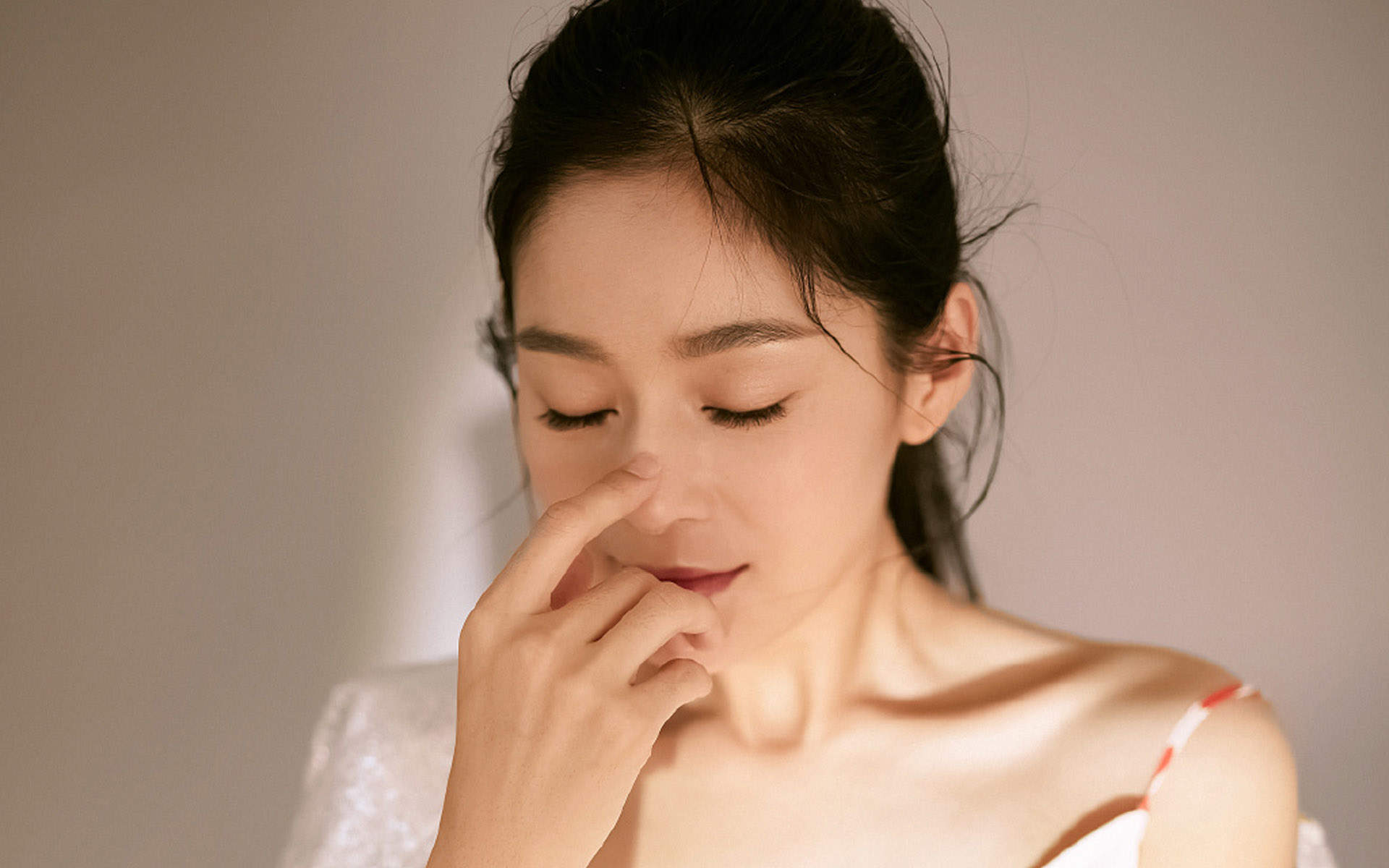高清内地山东烟台女演员王媛可优雅知性写真图片图片