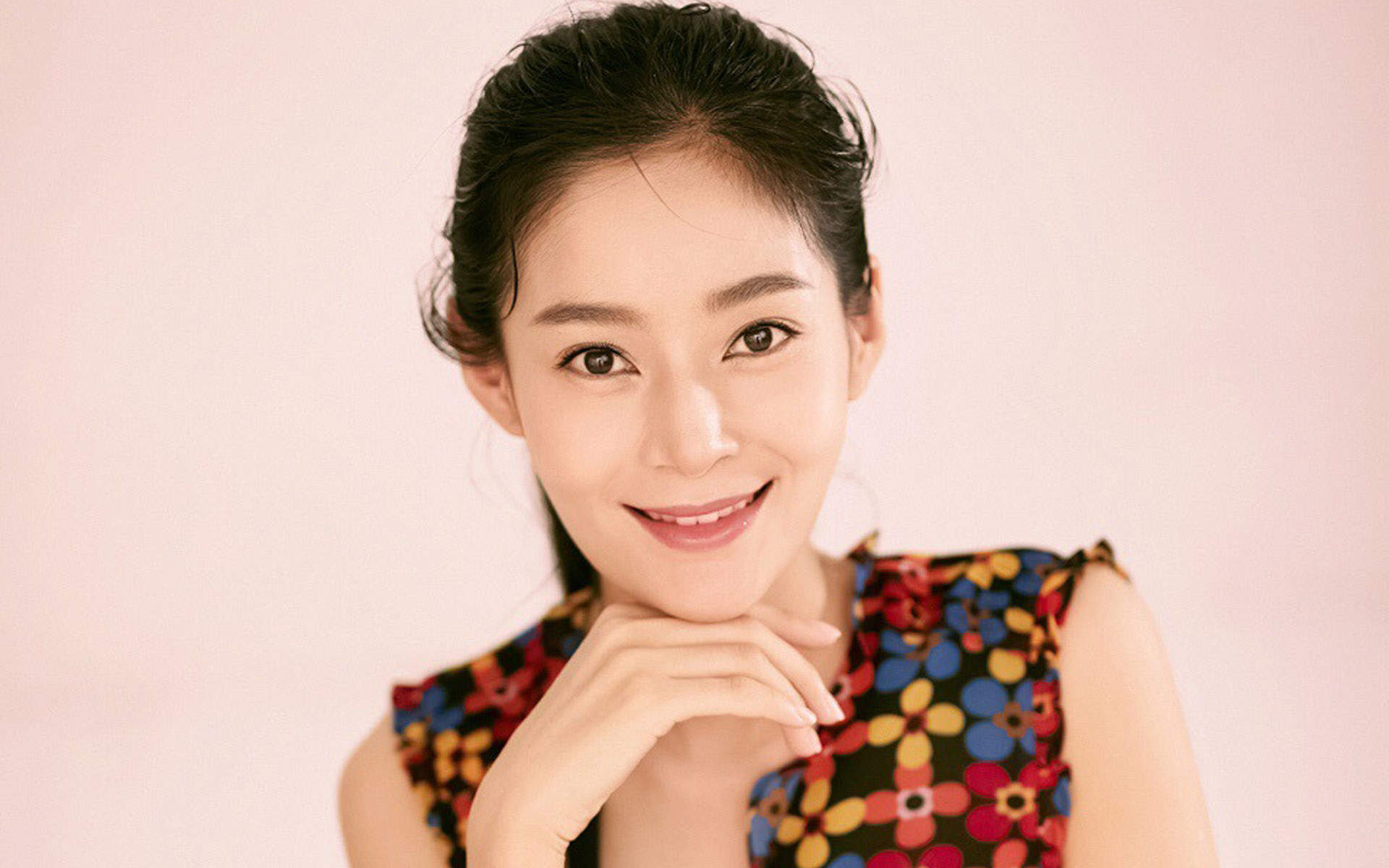 高清内地山东烟台女演员王媛可优雅浪漫写真图片图片