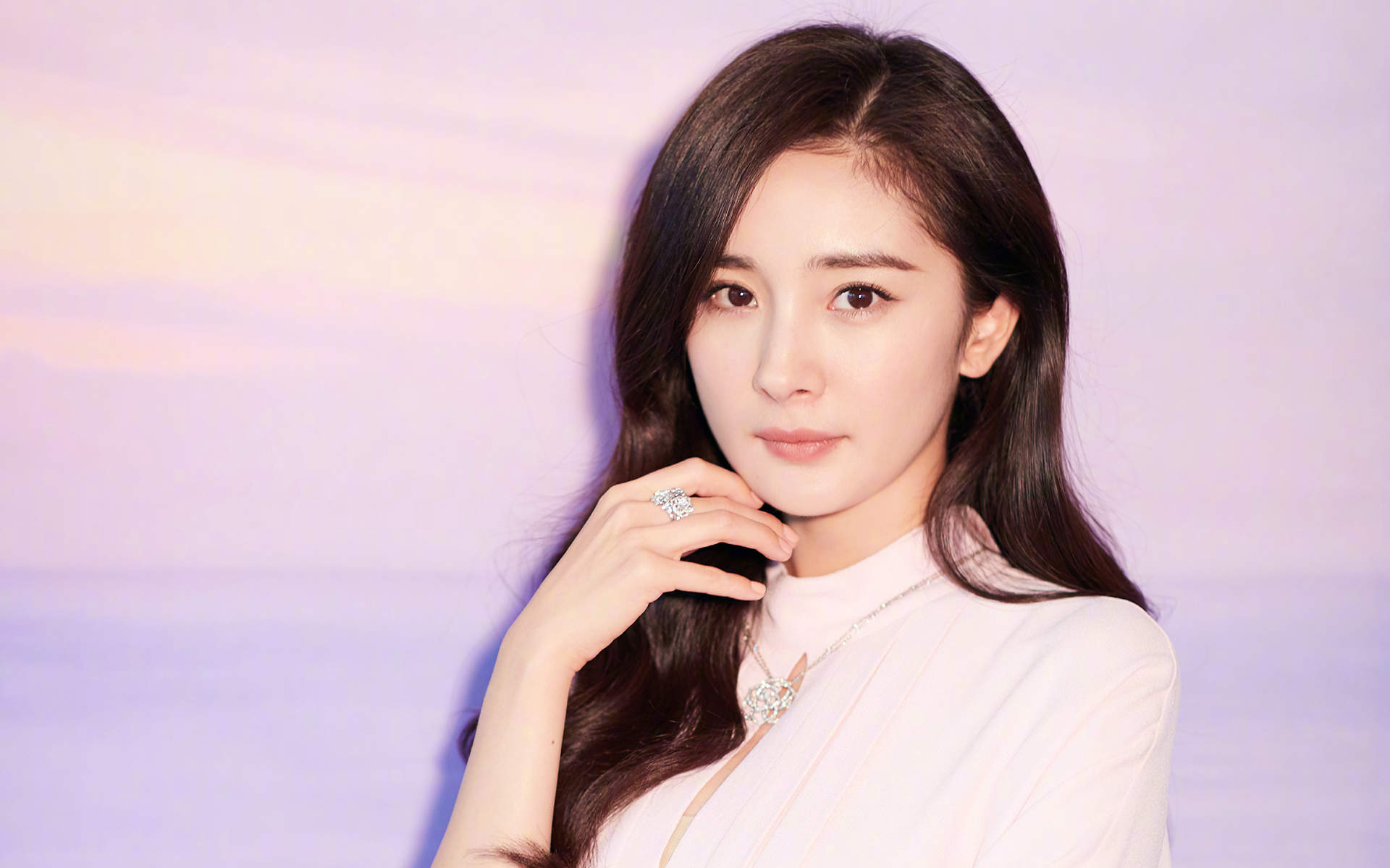 中国内地北京影视女演员杨幂仙气白裙唯美高清桌面壁纸图片