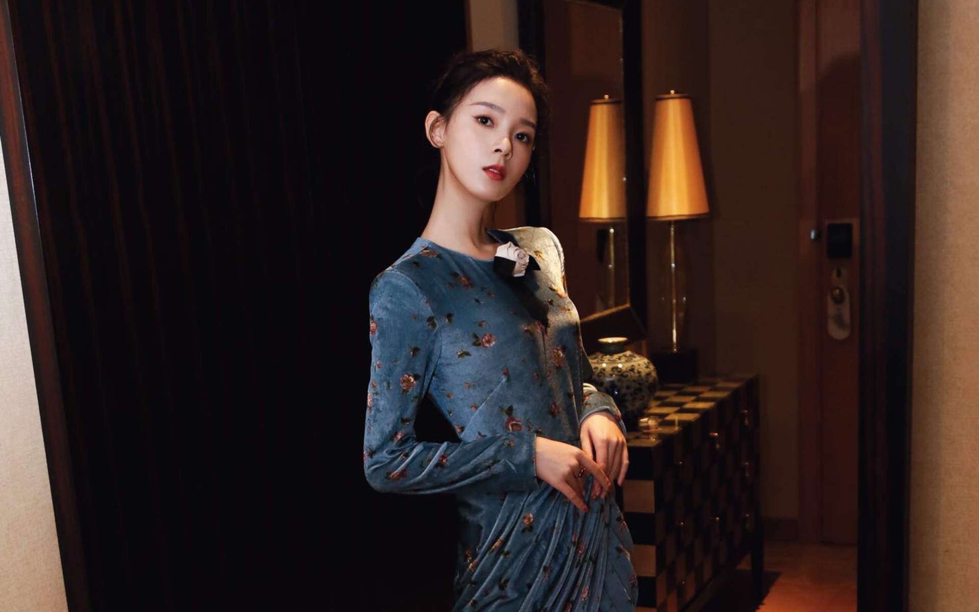 中国内地四川省攀枝花女演员陈瑶波浪刘海甜美养眼图片图片