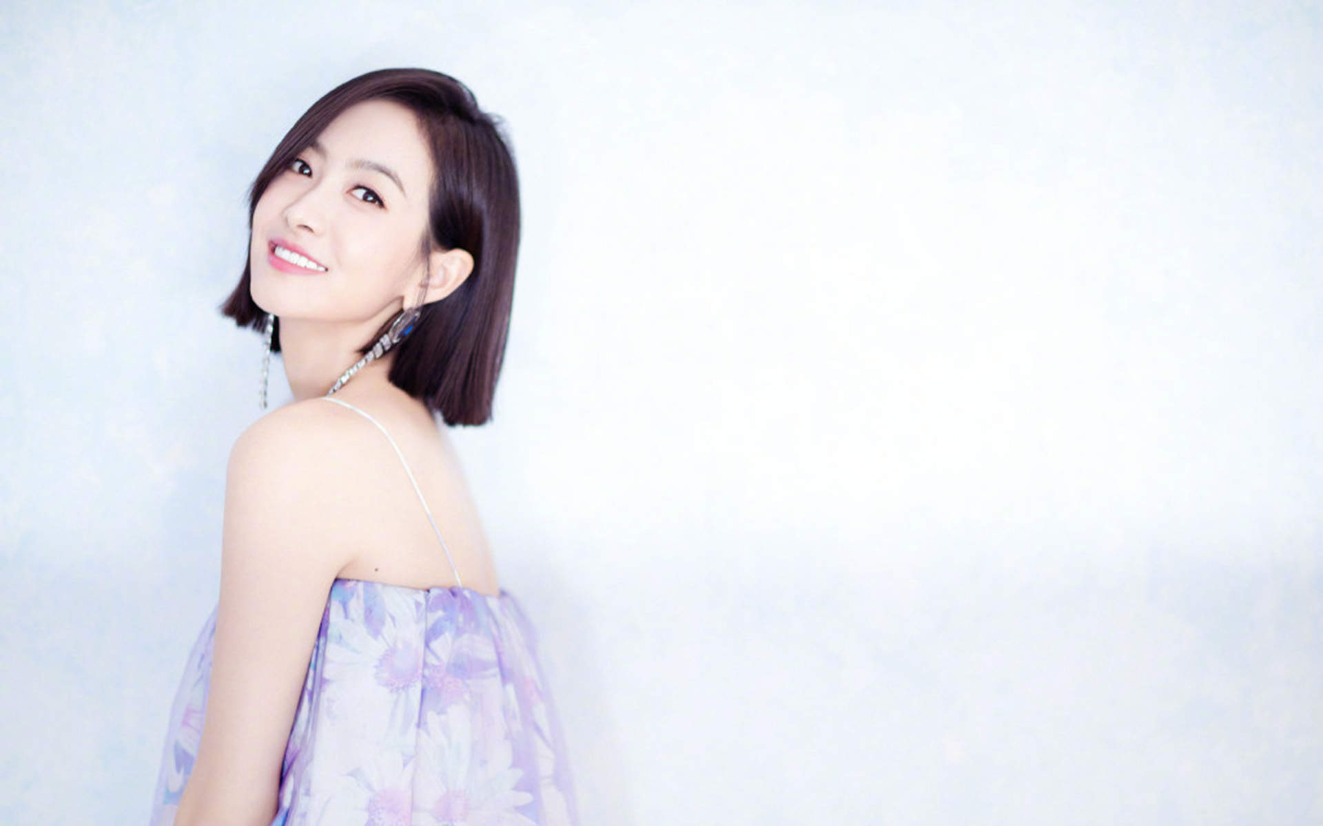 山东省青岛女演员宋茜妩媚动人写真桌面壁纸图片