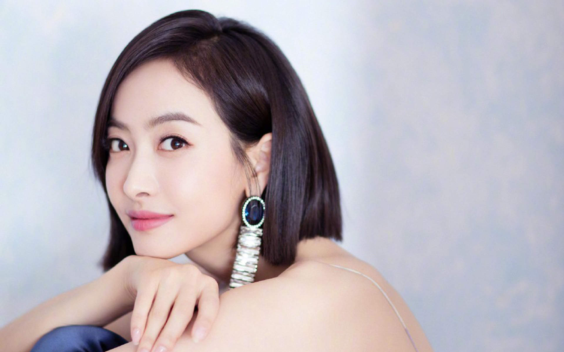 山东省青岛女演员宋茜妩媚动人写真桌面壁纸图片
