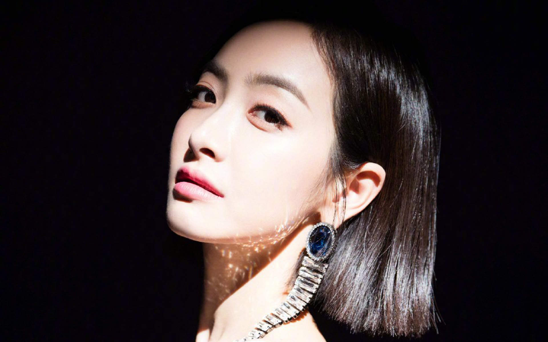 山东省青岛女演员宋茜妩媚动人写真桌面壁纸图片