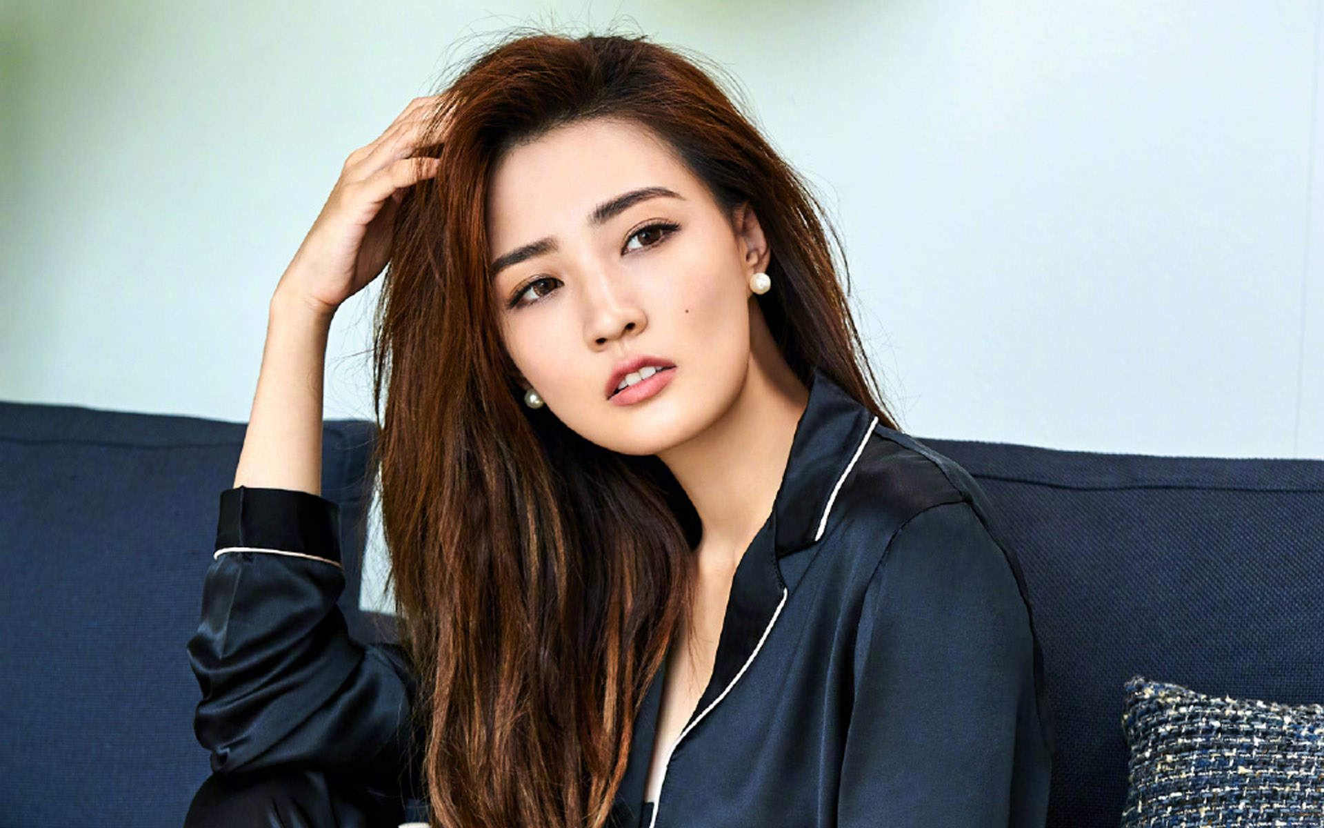 中国内地内蒙古呼和浩特女演员徐璐性感牛仔连体装时尚写真高清图片图片