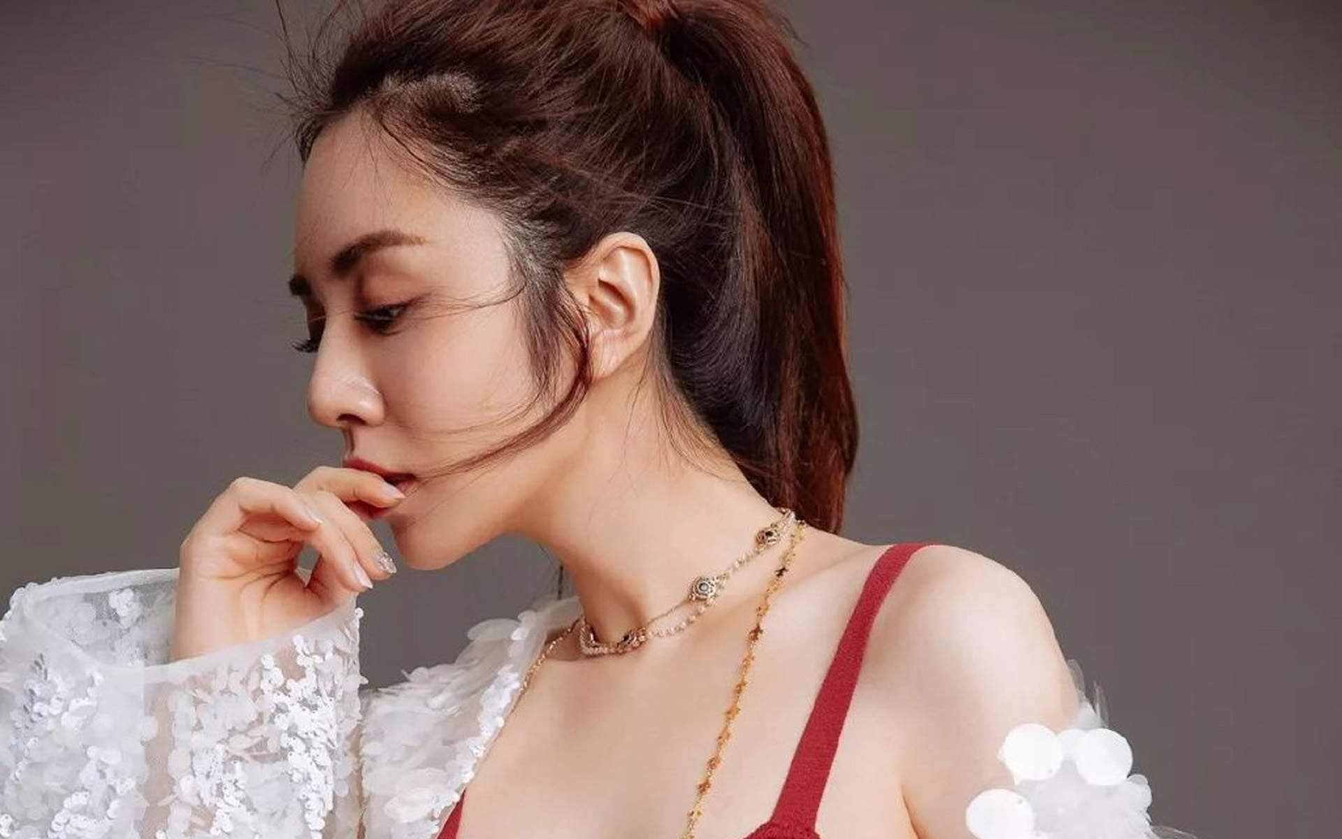 中国内地山东省青岛女演员王晓晨清新甜美夏日写真高清图片图片