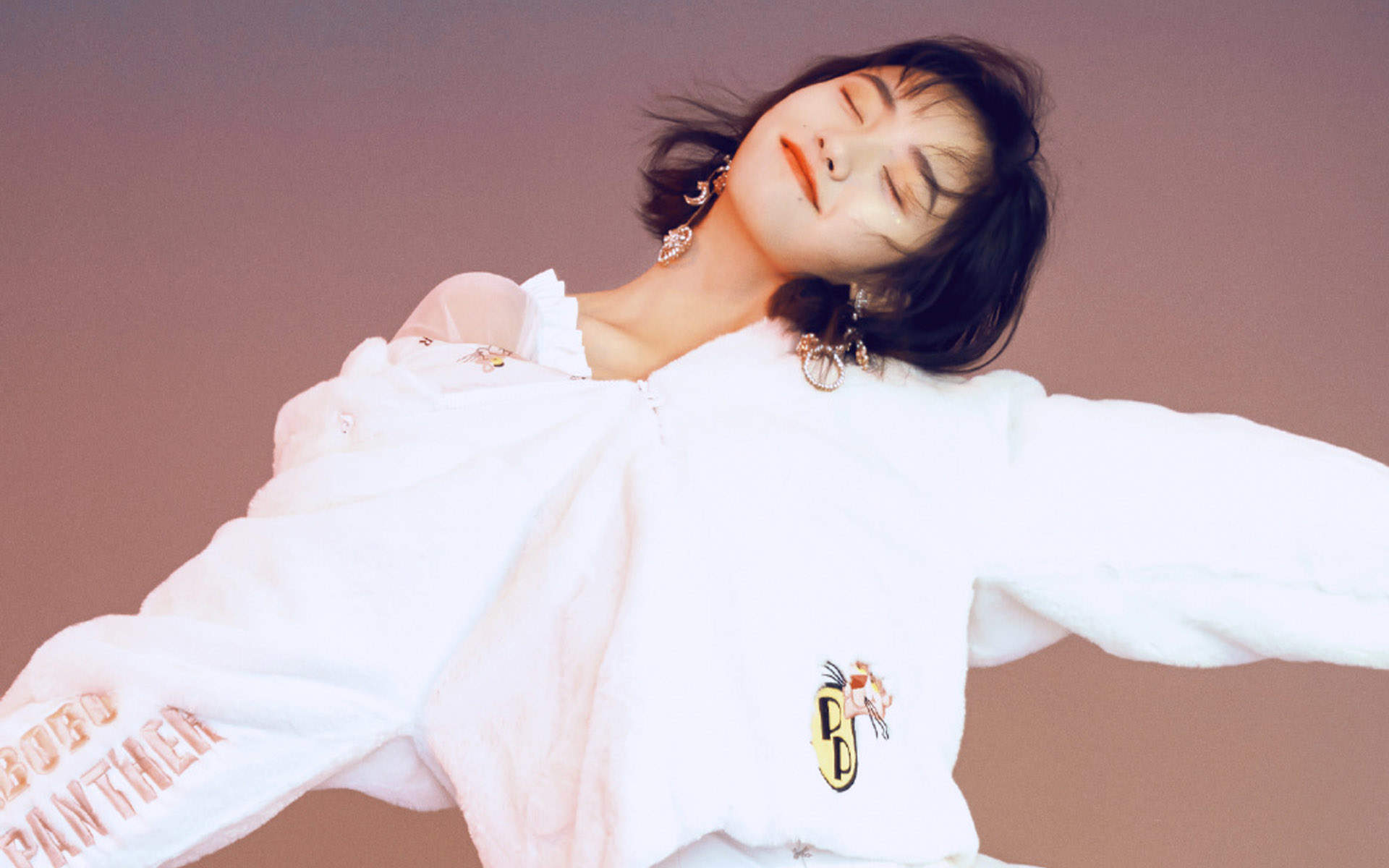 高清美女沈月甜美灵动写真图片手机壁纸图片