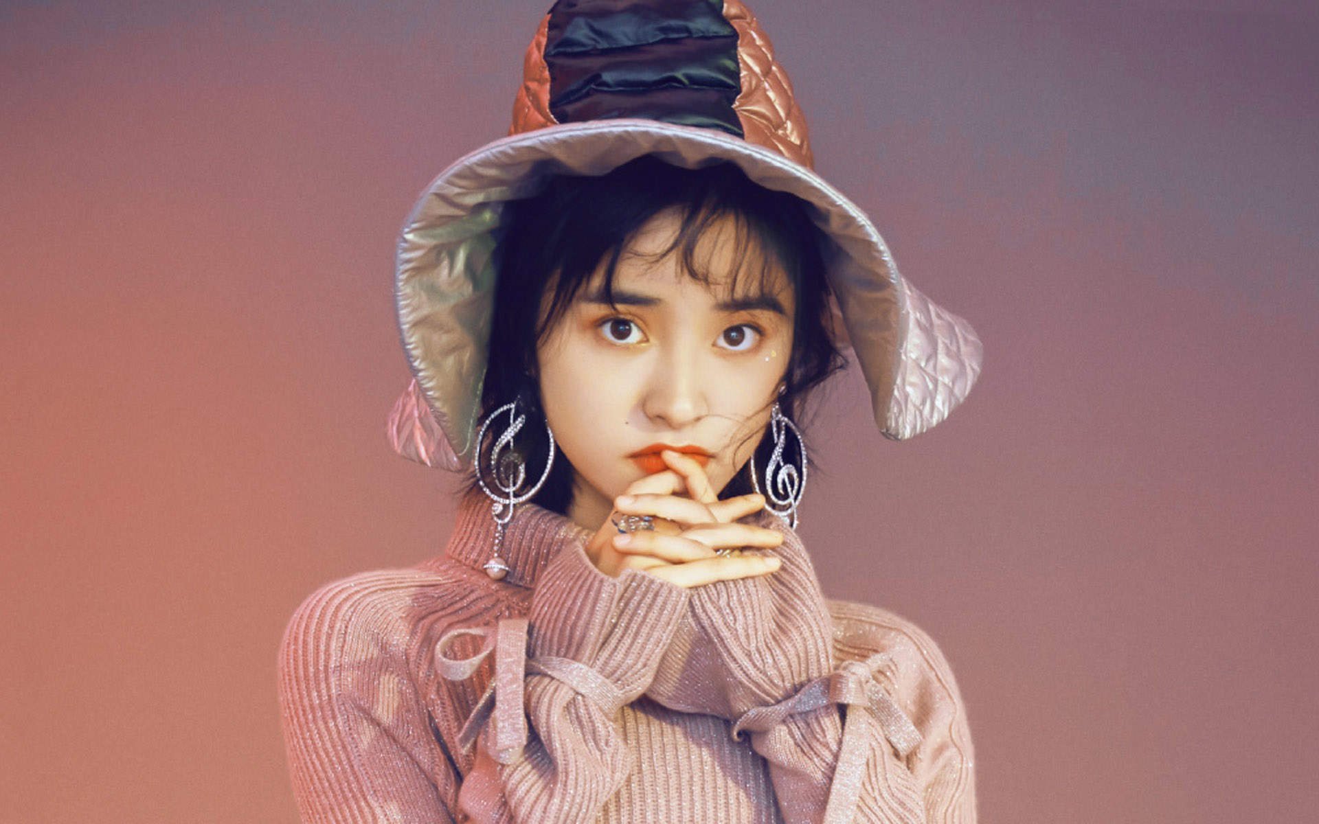 美女沈月图片