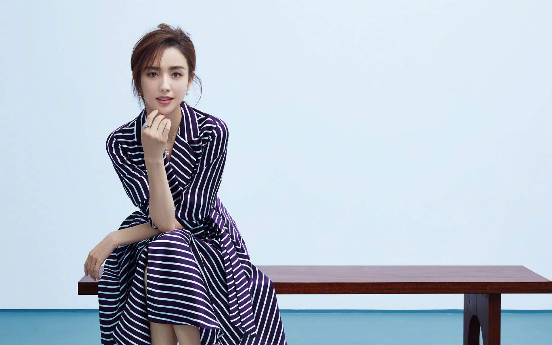 高清中国内地新疆伊犁影视女演员佟丽娅杂志封面写真高清壁纸图片 高清中国内地新疆伊犁影视女演员佟丽娅杂志封面写真高清壁纸图片