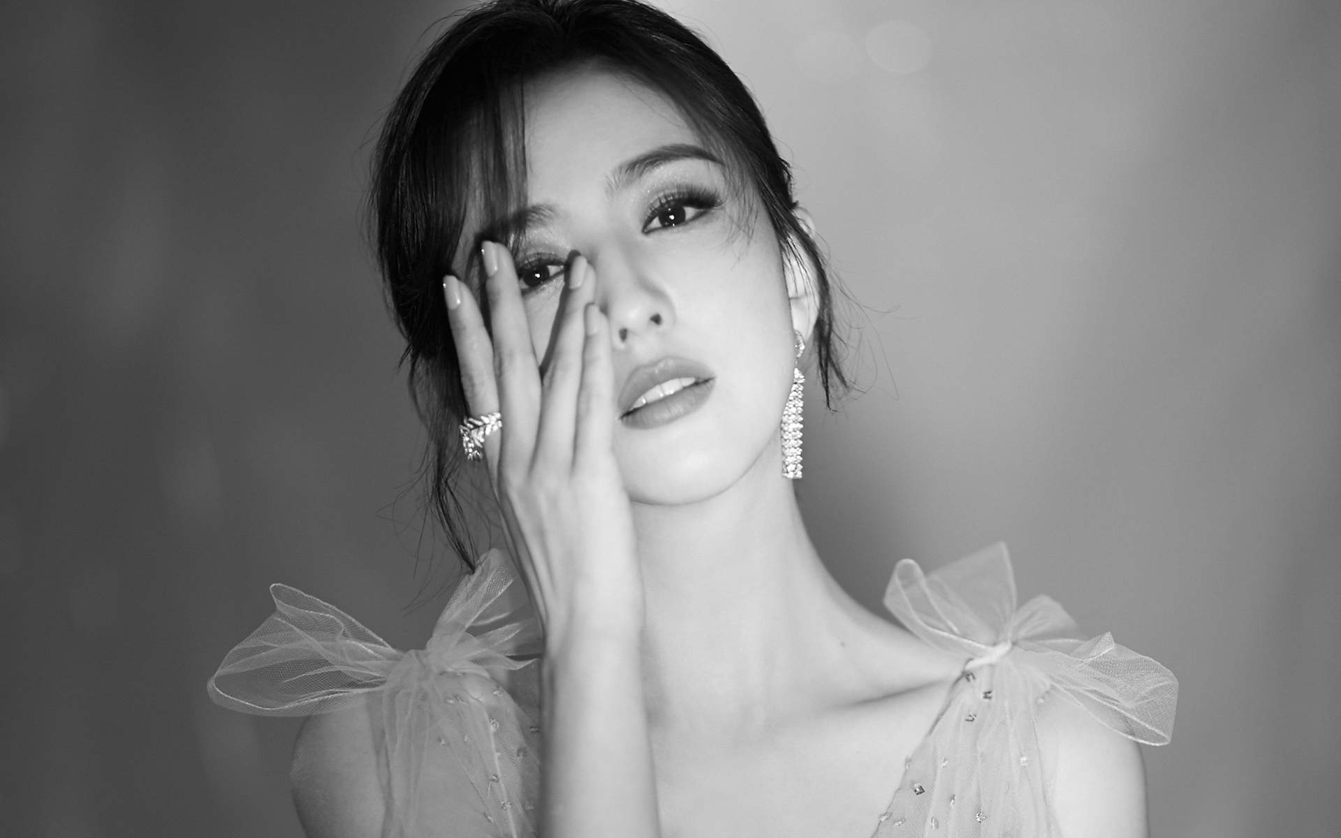 高清中国内地新疆伊犁影视女演员佟丽娅美艳性感高清桌面壁纸图片 高清中国内地新疆伊犁影视女演员佟丽娅美艳性感高清桌面壁纸图片