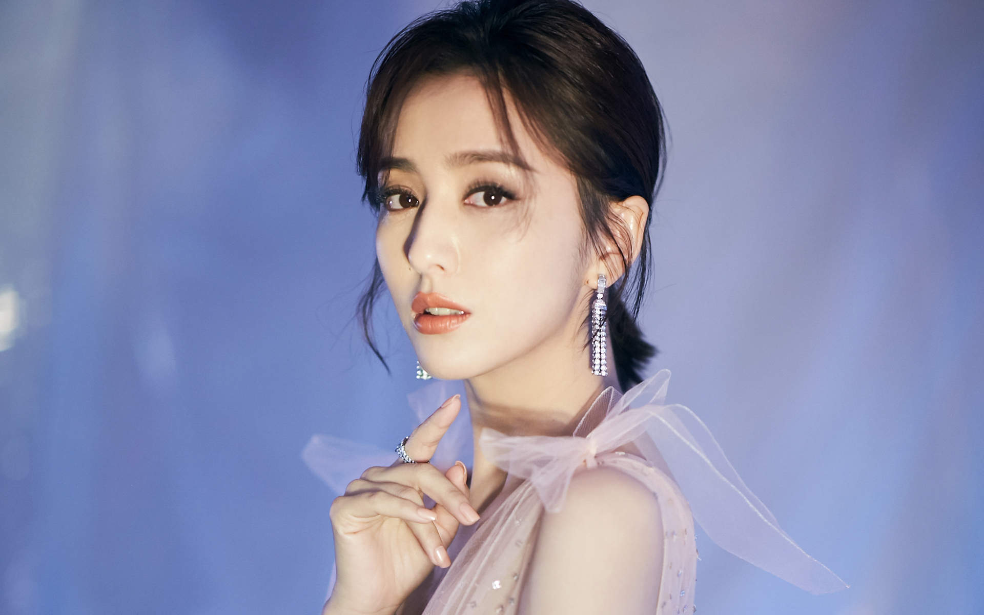 高清中国内地新疆伊犁影视女演员佟丽娅美艳性感高清桌面壁纸图片