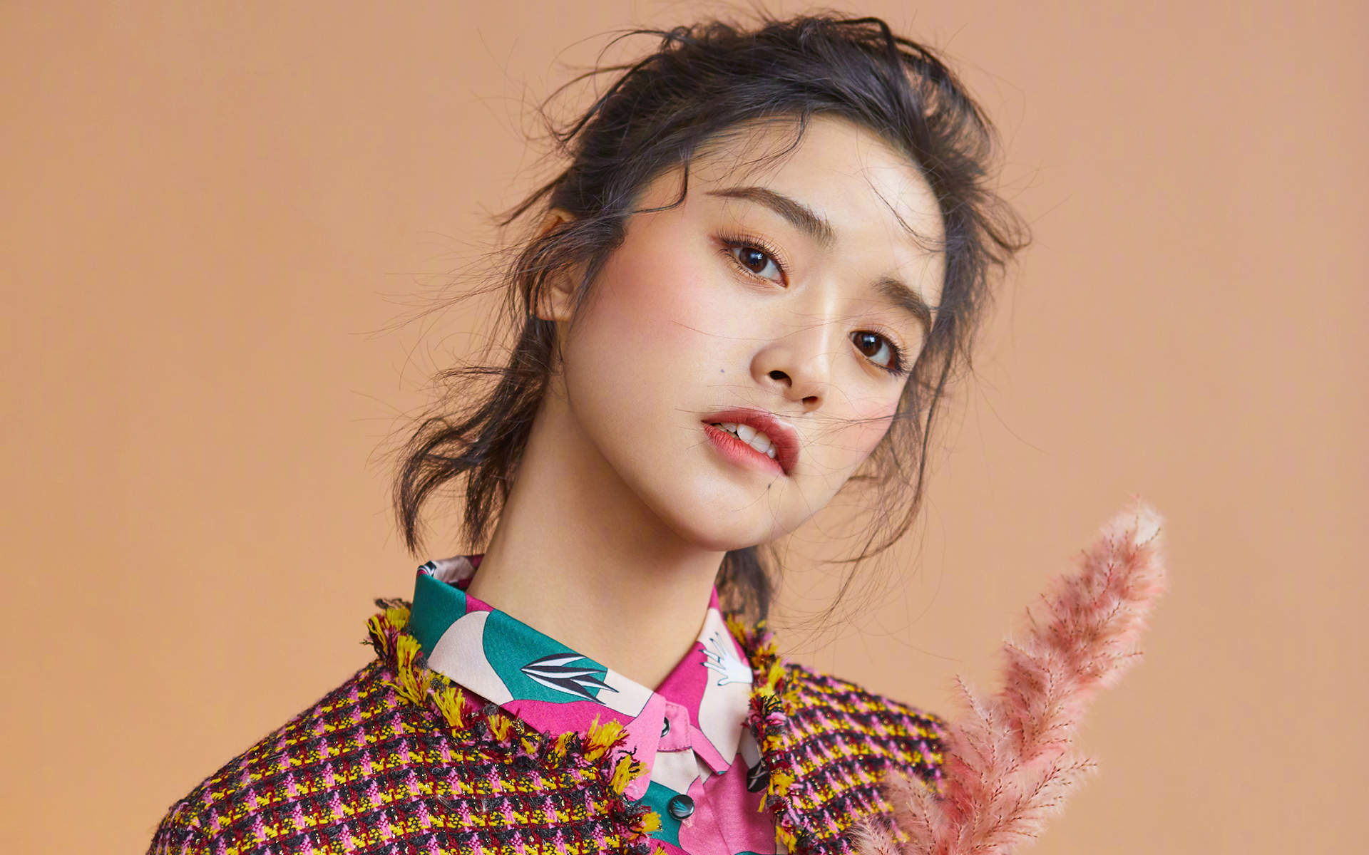 高清美女沈月甜美灵动写真图片手机壁纸图片