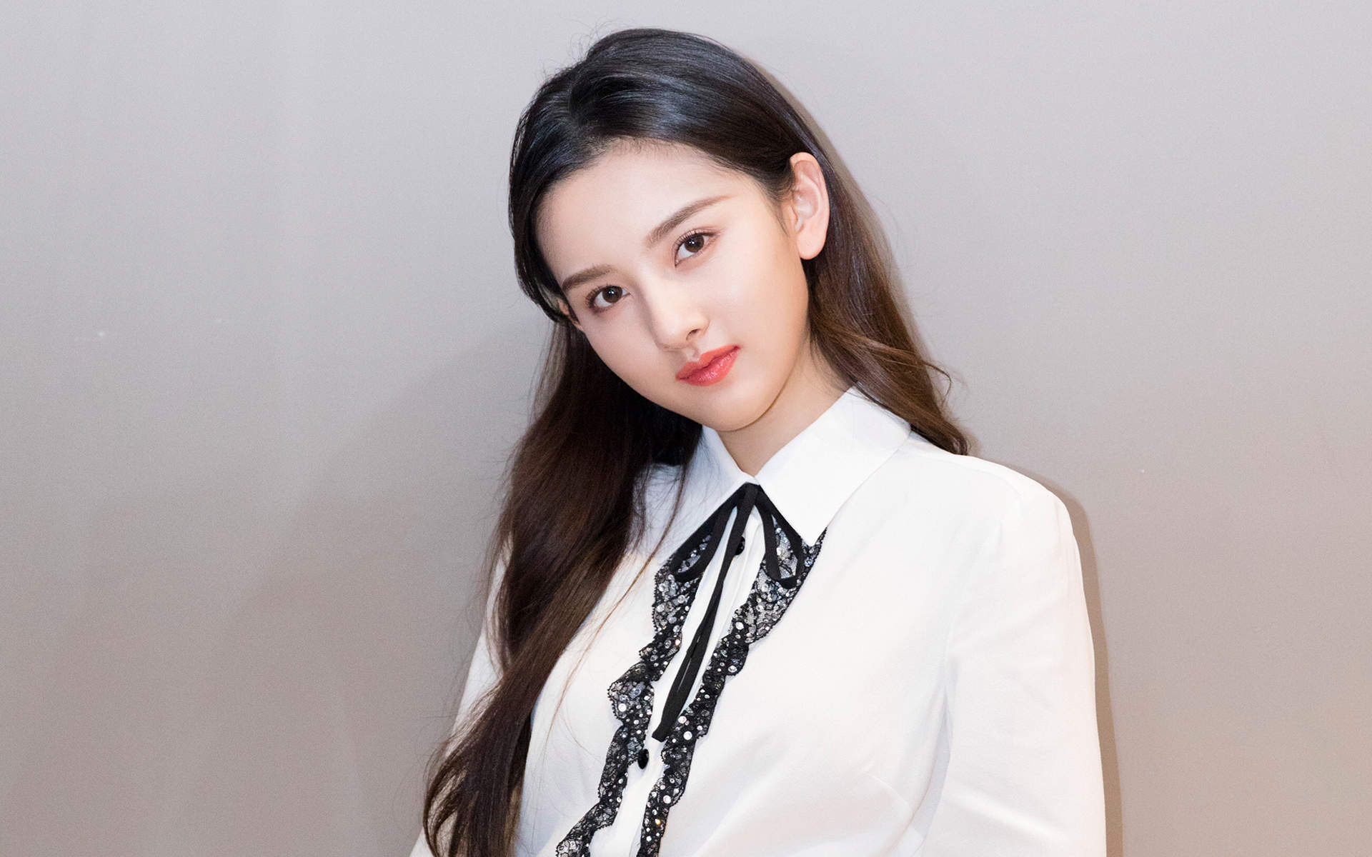 中国北京当代95后女演员宋祖儿性感时尚高清桌面壁纸图片 中国北京当代95后女演员宋祖儿性感时尚高清桌面壁纸图片