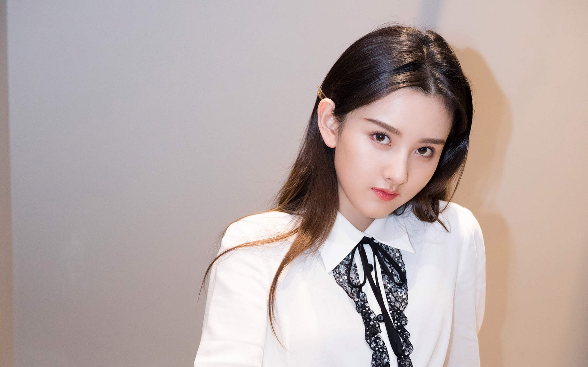 中国北京当代95后女演员宋祖儿性感时尚高清桌面壁纸图片